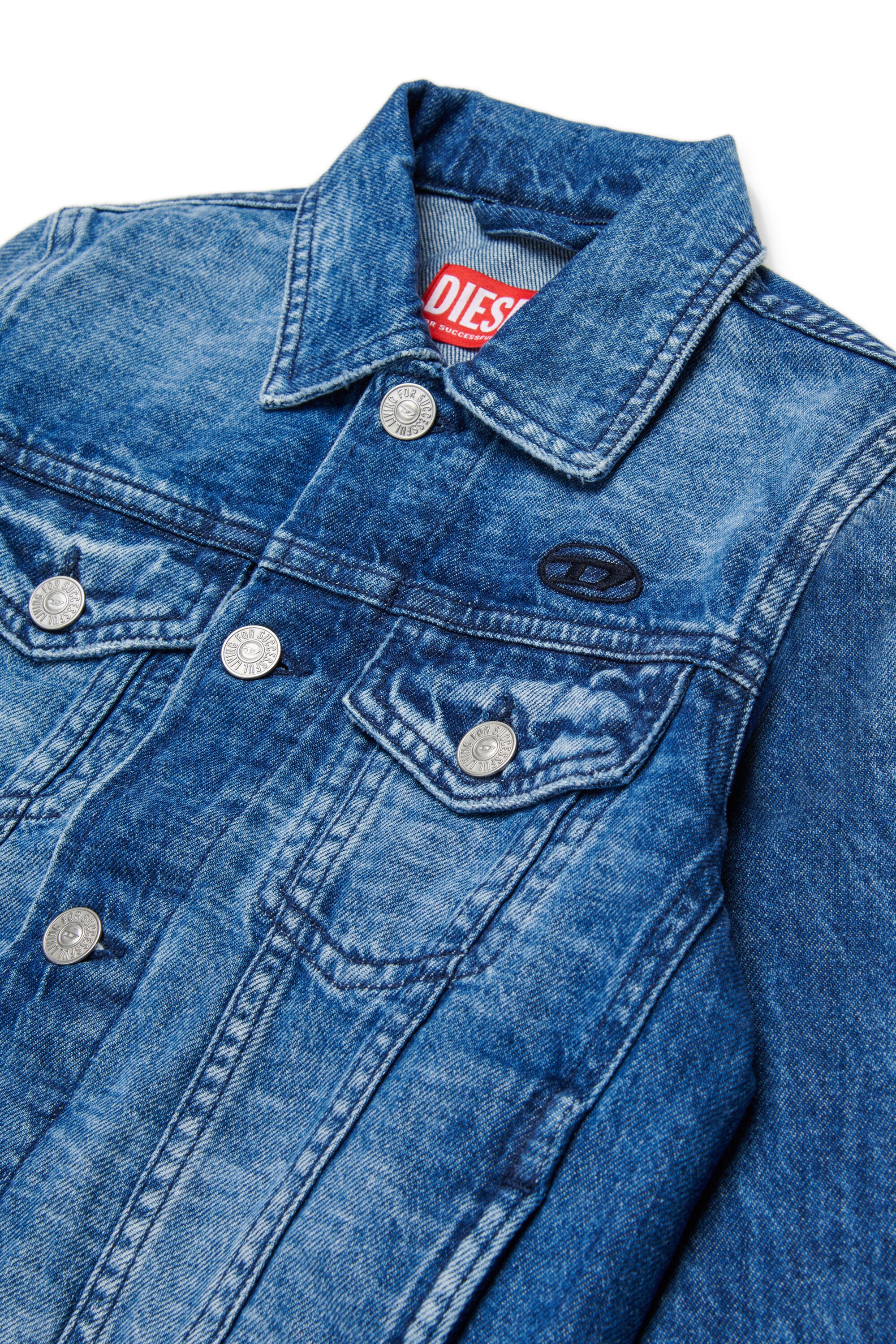 Chaqueta vaquera con logo