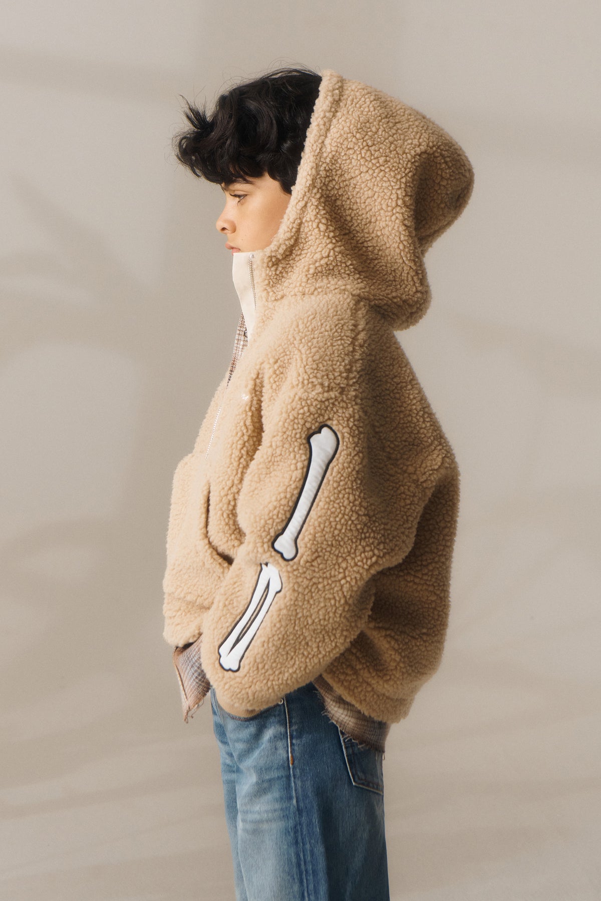 Chaqueta teddy con detalles de huesos