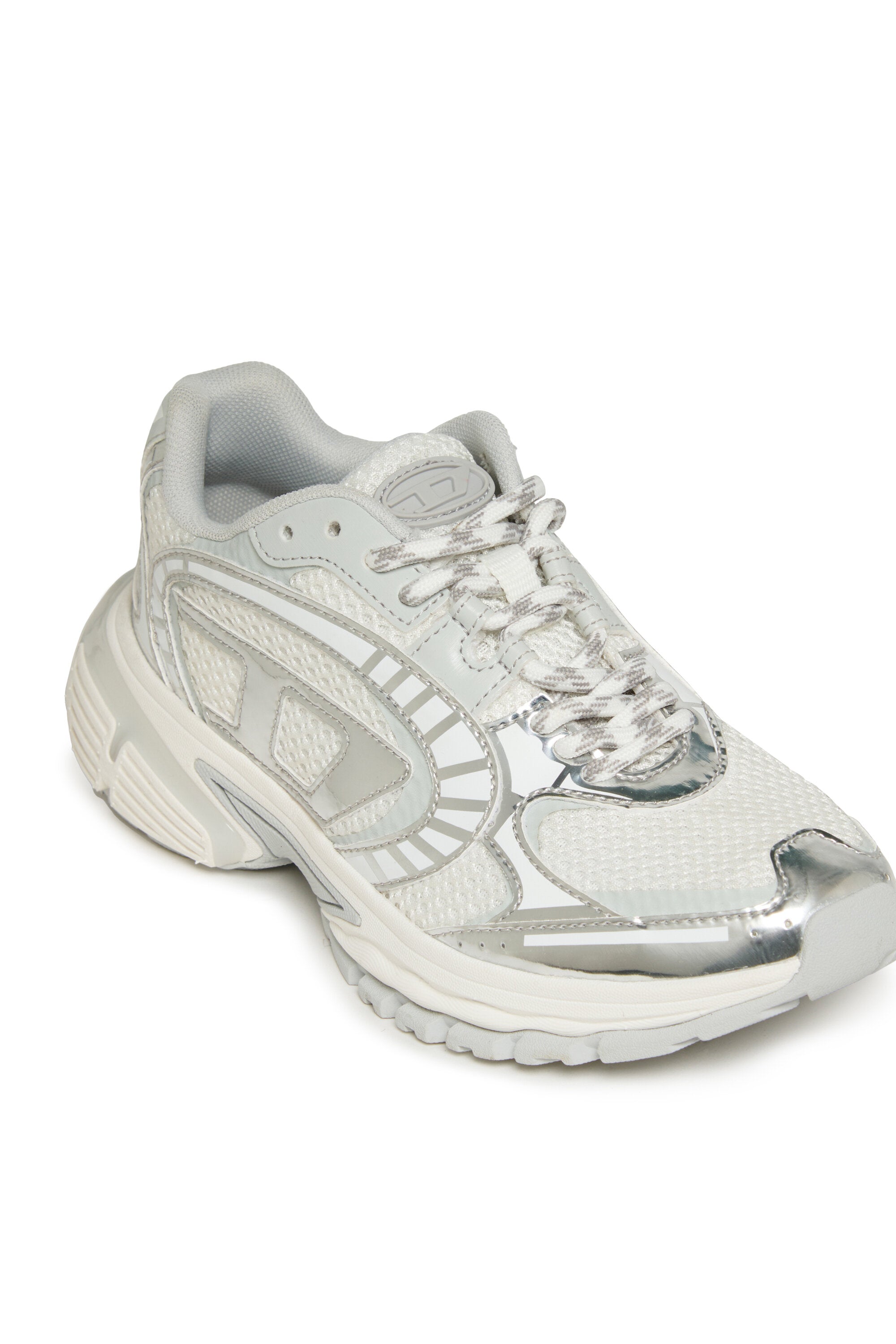 Pro V Dense sneakers branded with metallic logo