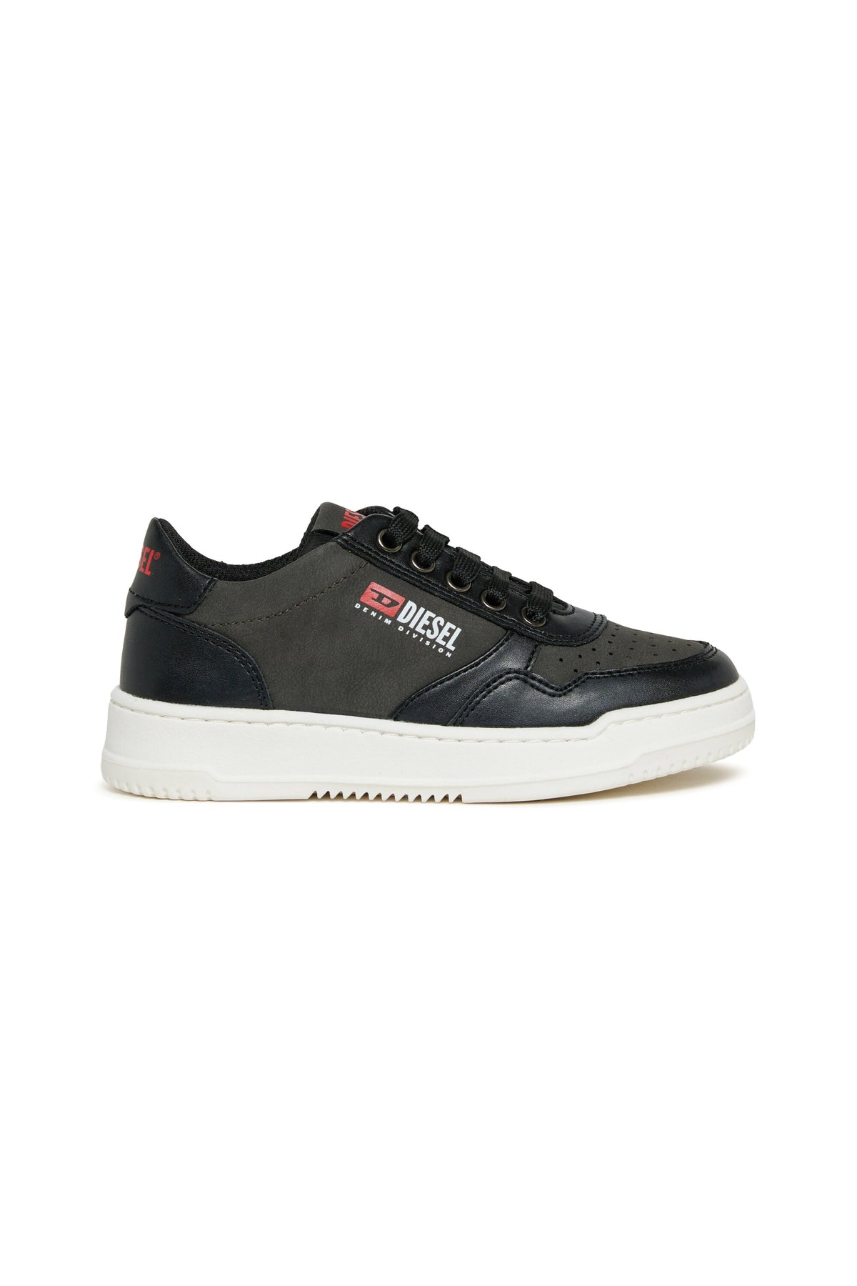 Sneakers with logo