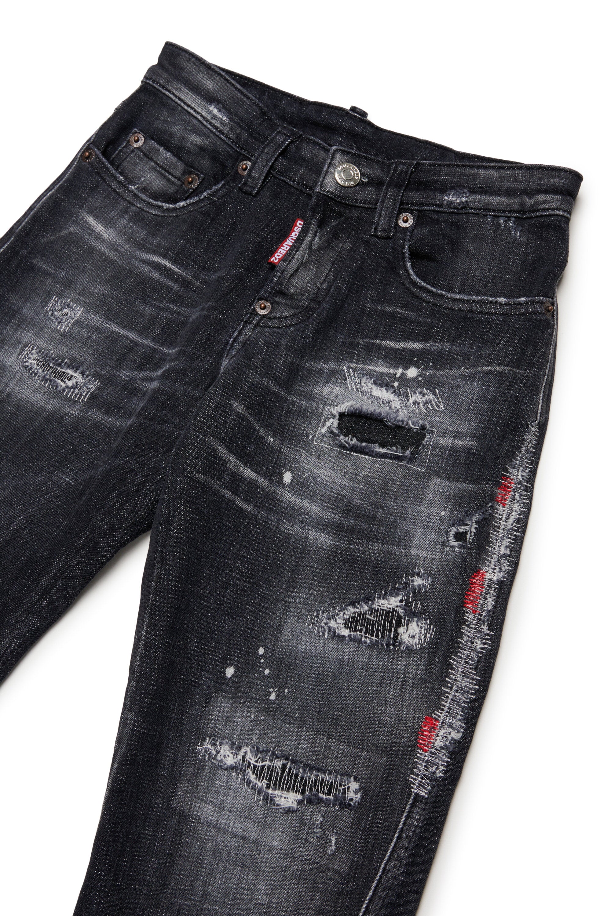 Regular jeans in black wash with a used effect