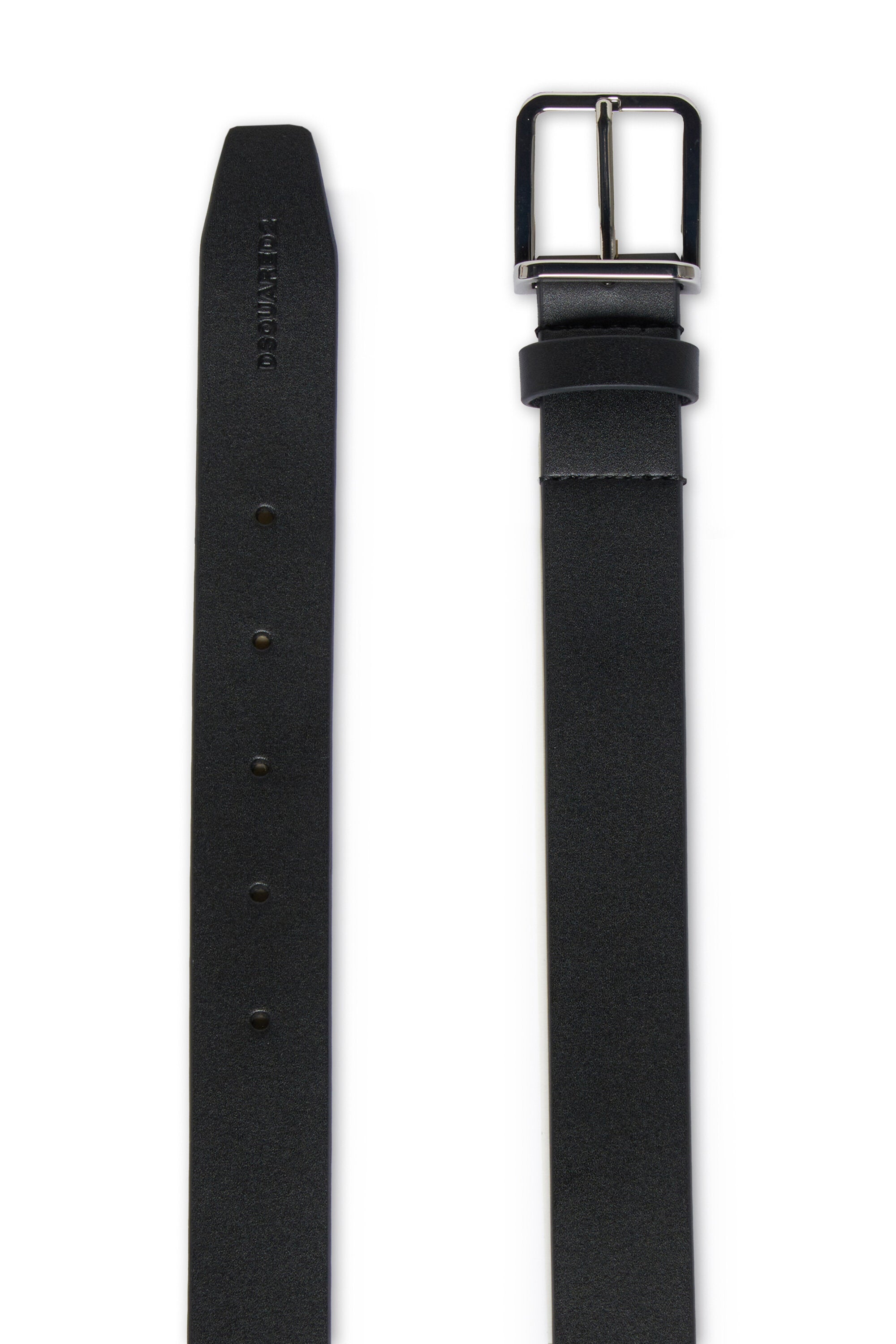 Cinturón de piel con hebilla de metal