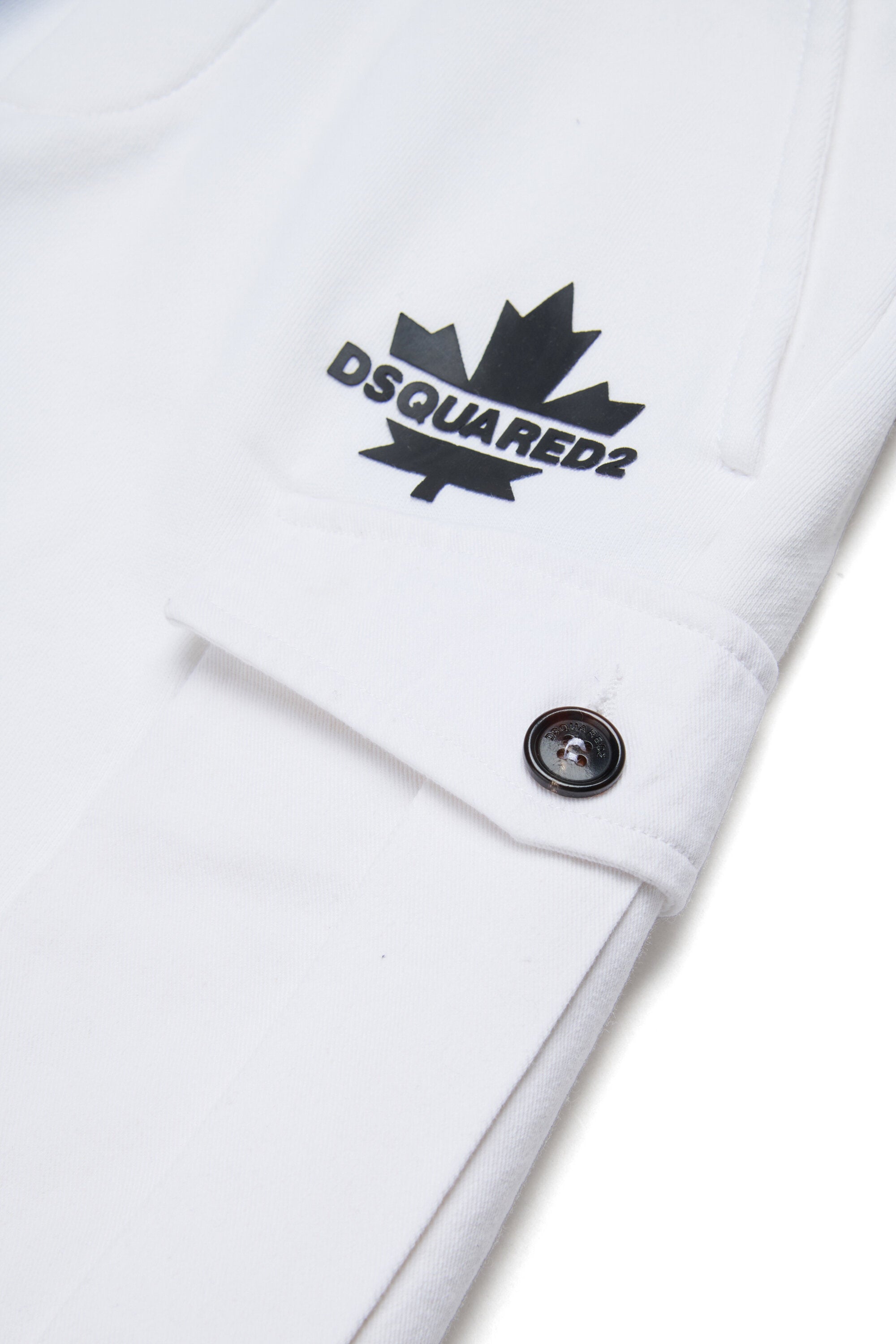 Fleece cargo shorts with Maple Leaf