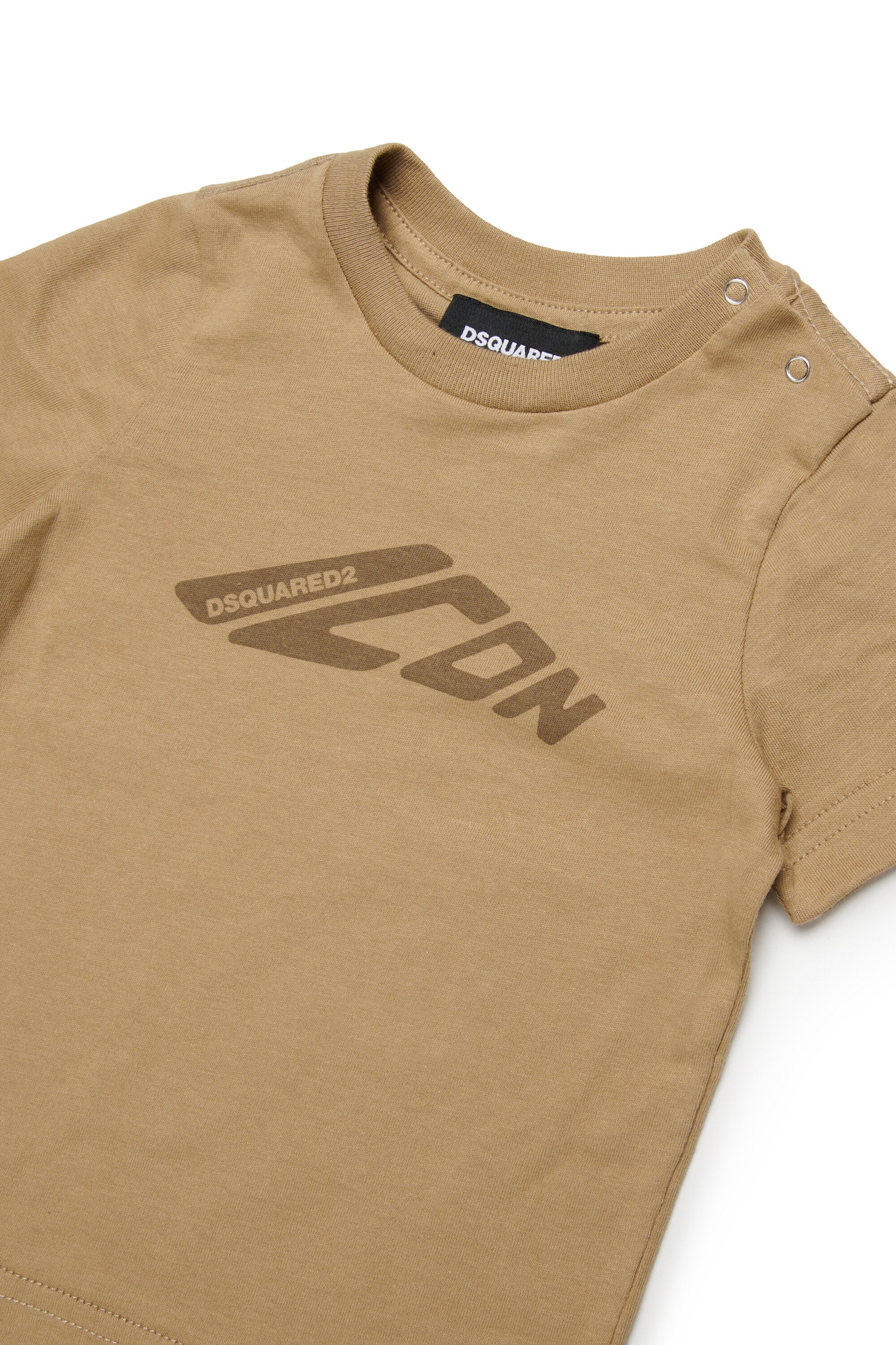 Camiseta con la marca Icon New Generation