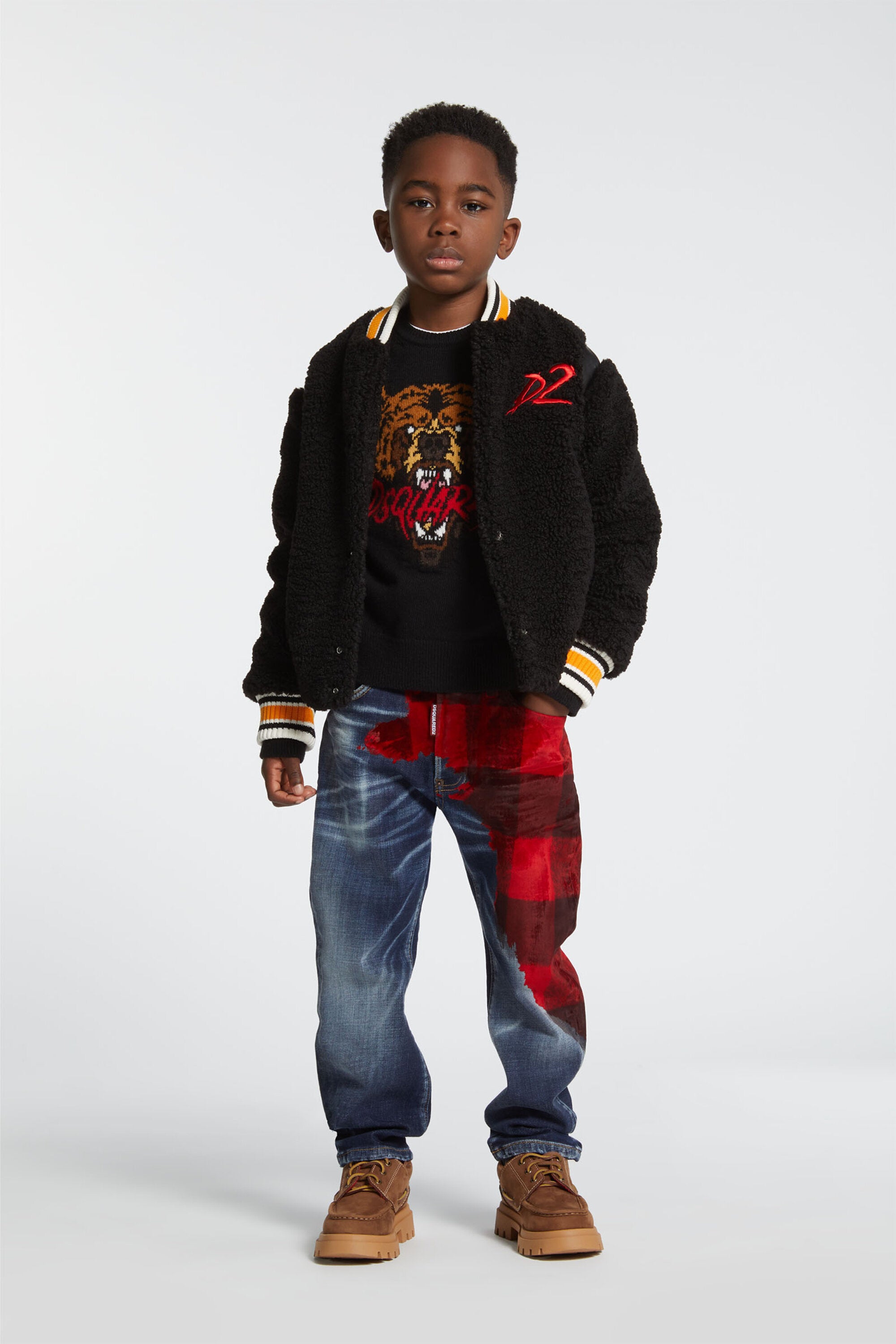 Cazadora bomber de peluche con parche de oso