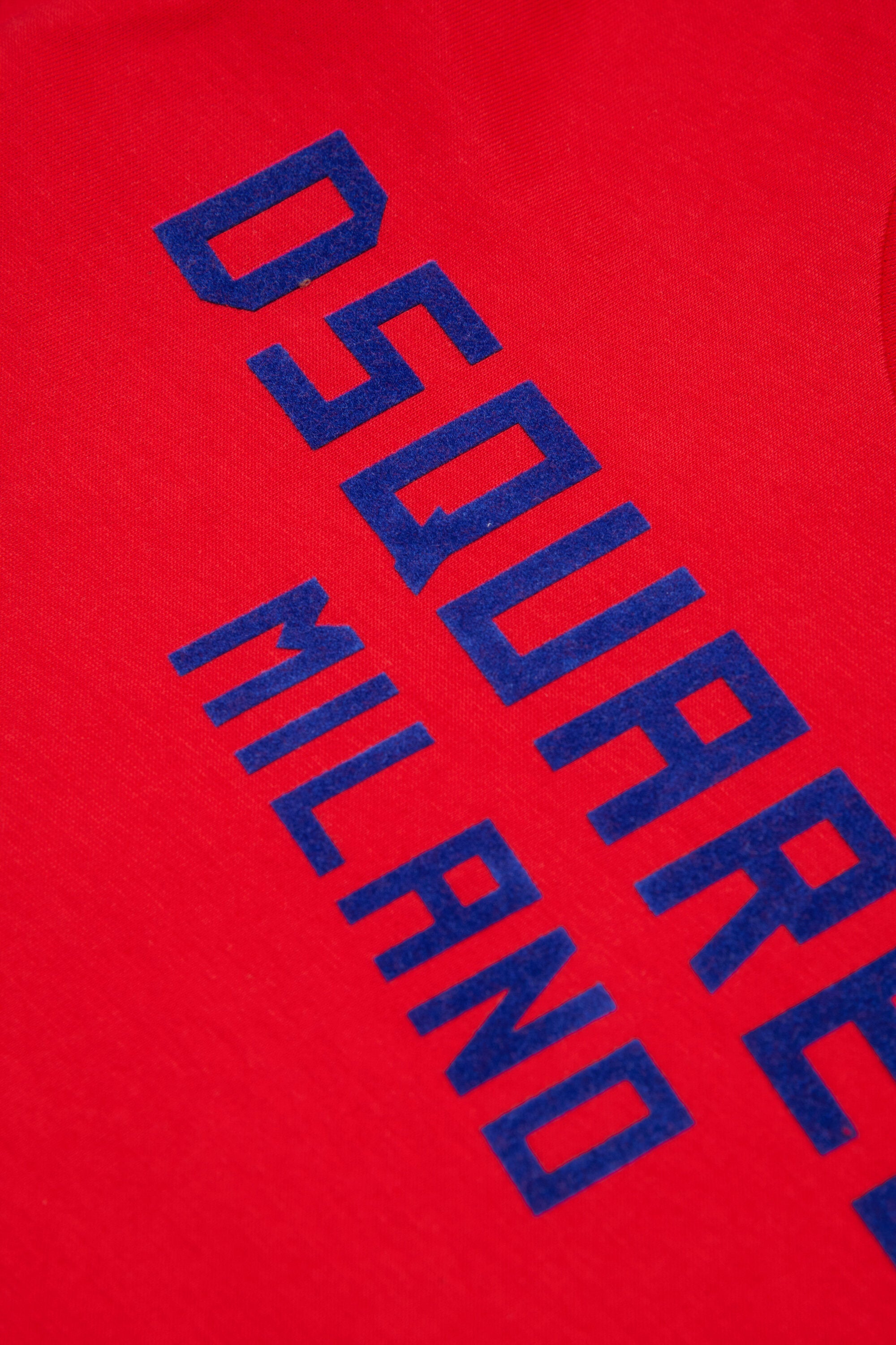 Camiseta con logo estampado en el pecho