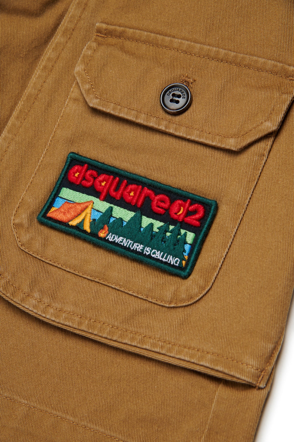 Shorts cargo con logo