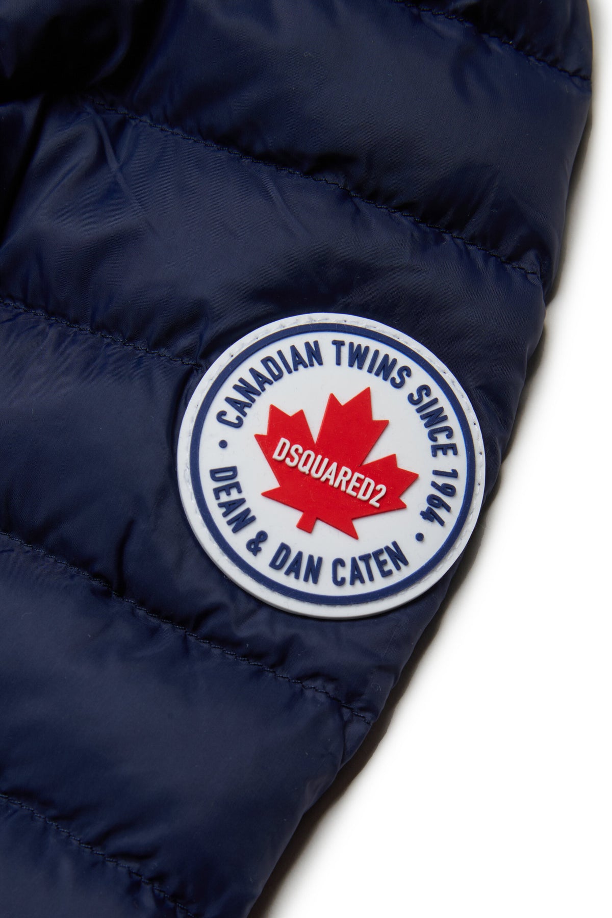 Chaqueta acolchada con logo estampado