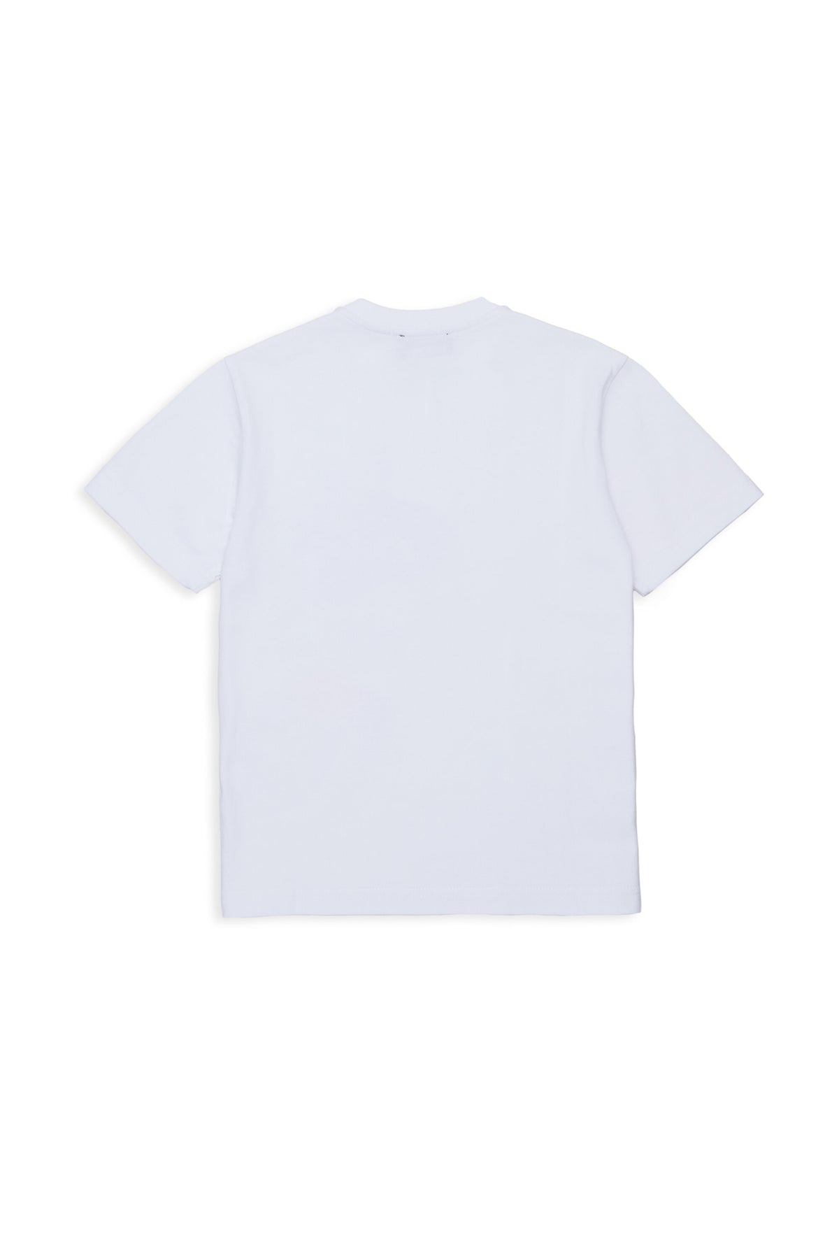 Camiseta con logo y parches aplicados