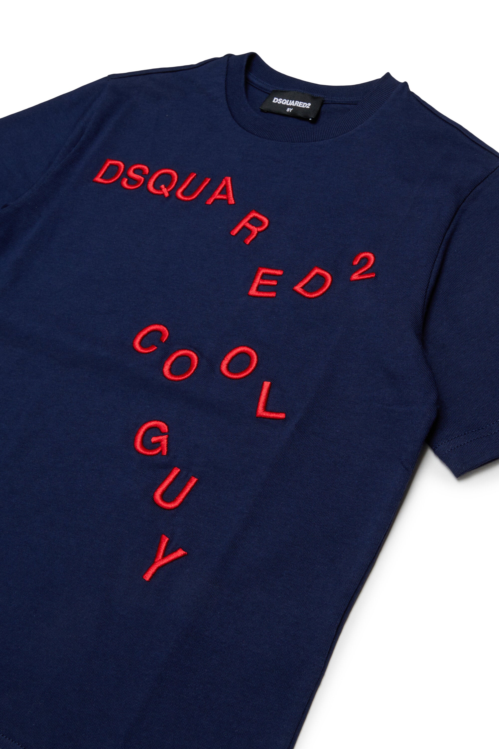 Camiseta con logo bordado en la parte delantera