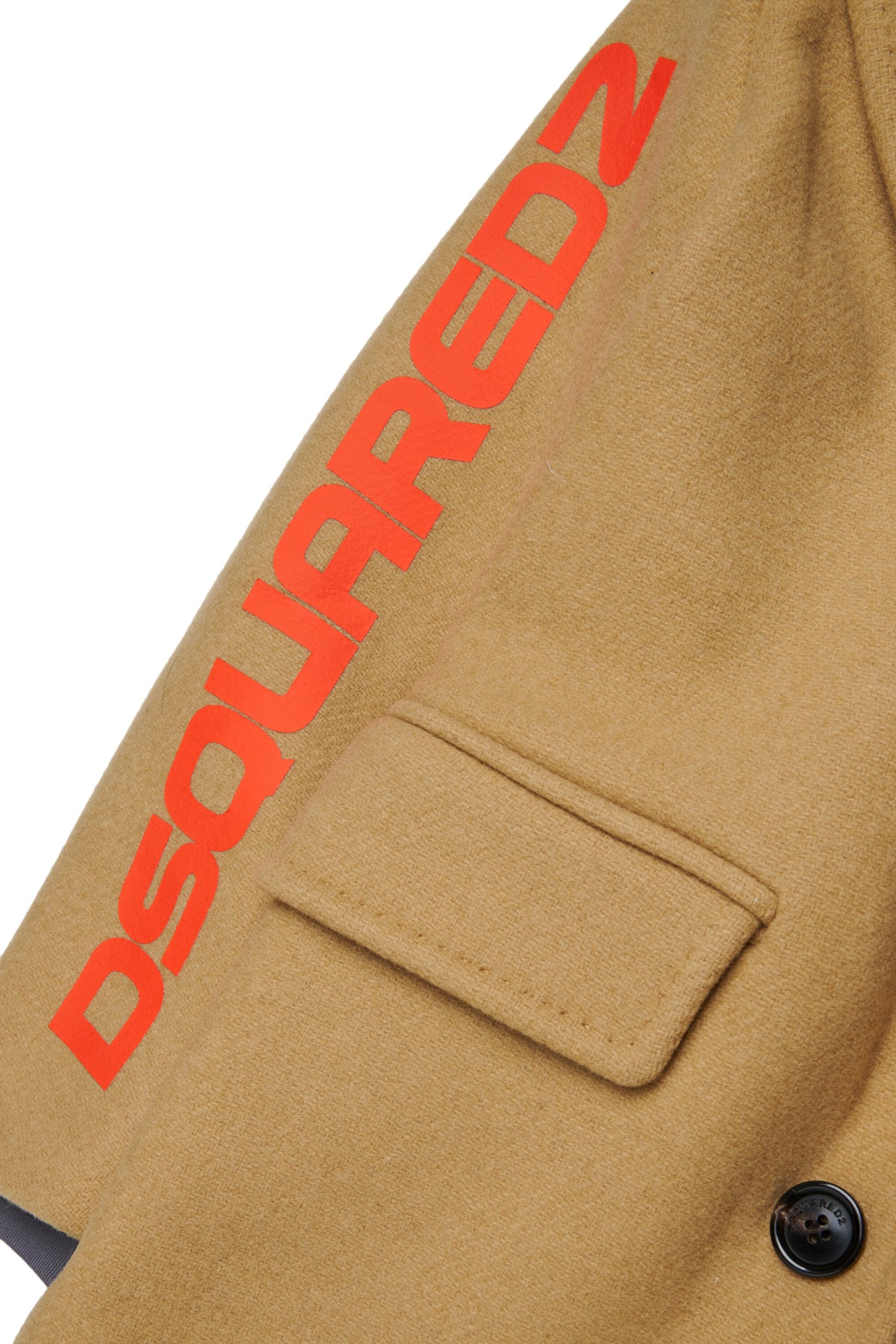 Abrigo con logo estampado