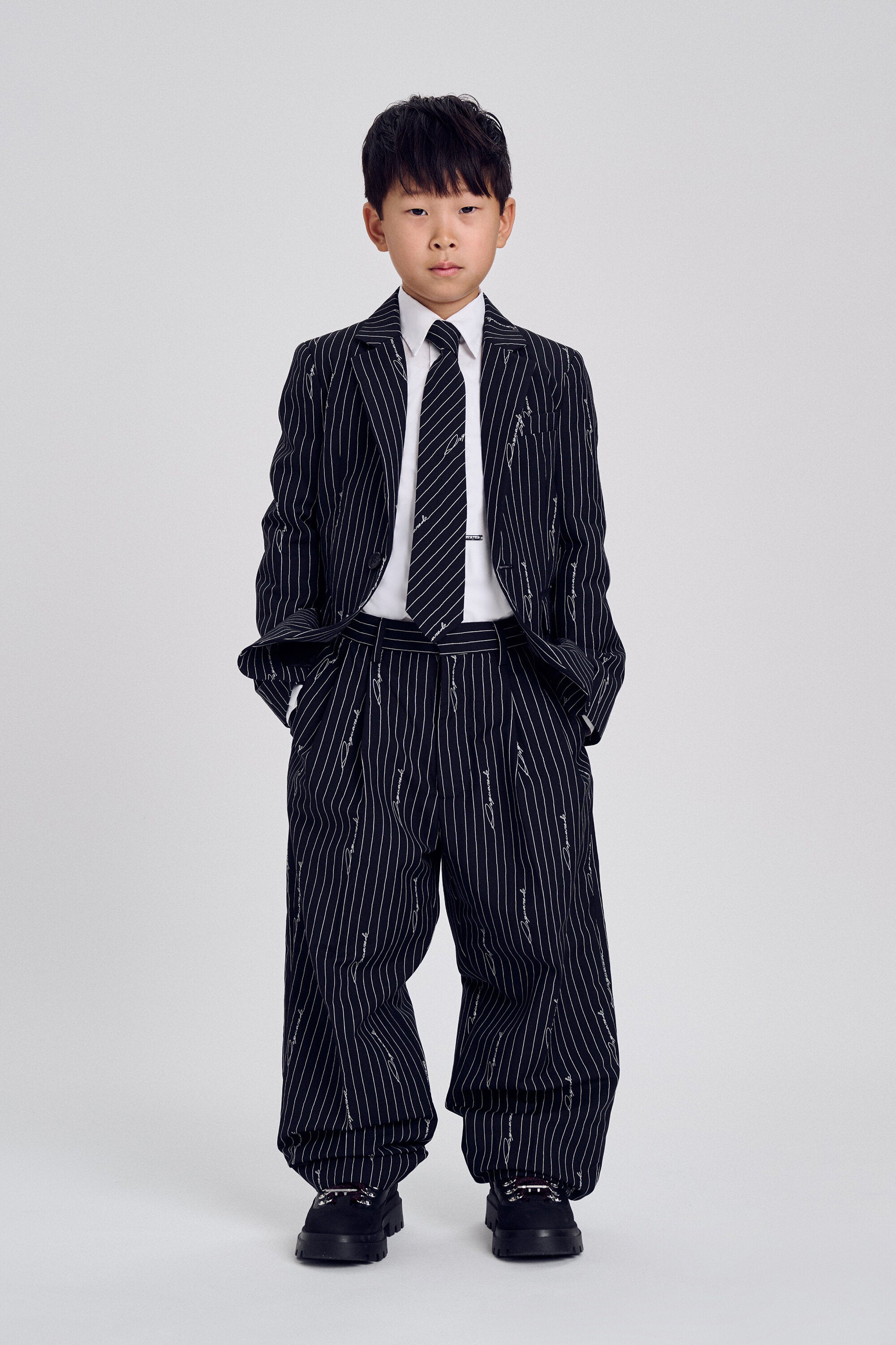 Pantalones formales de rayas diplomáticas