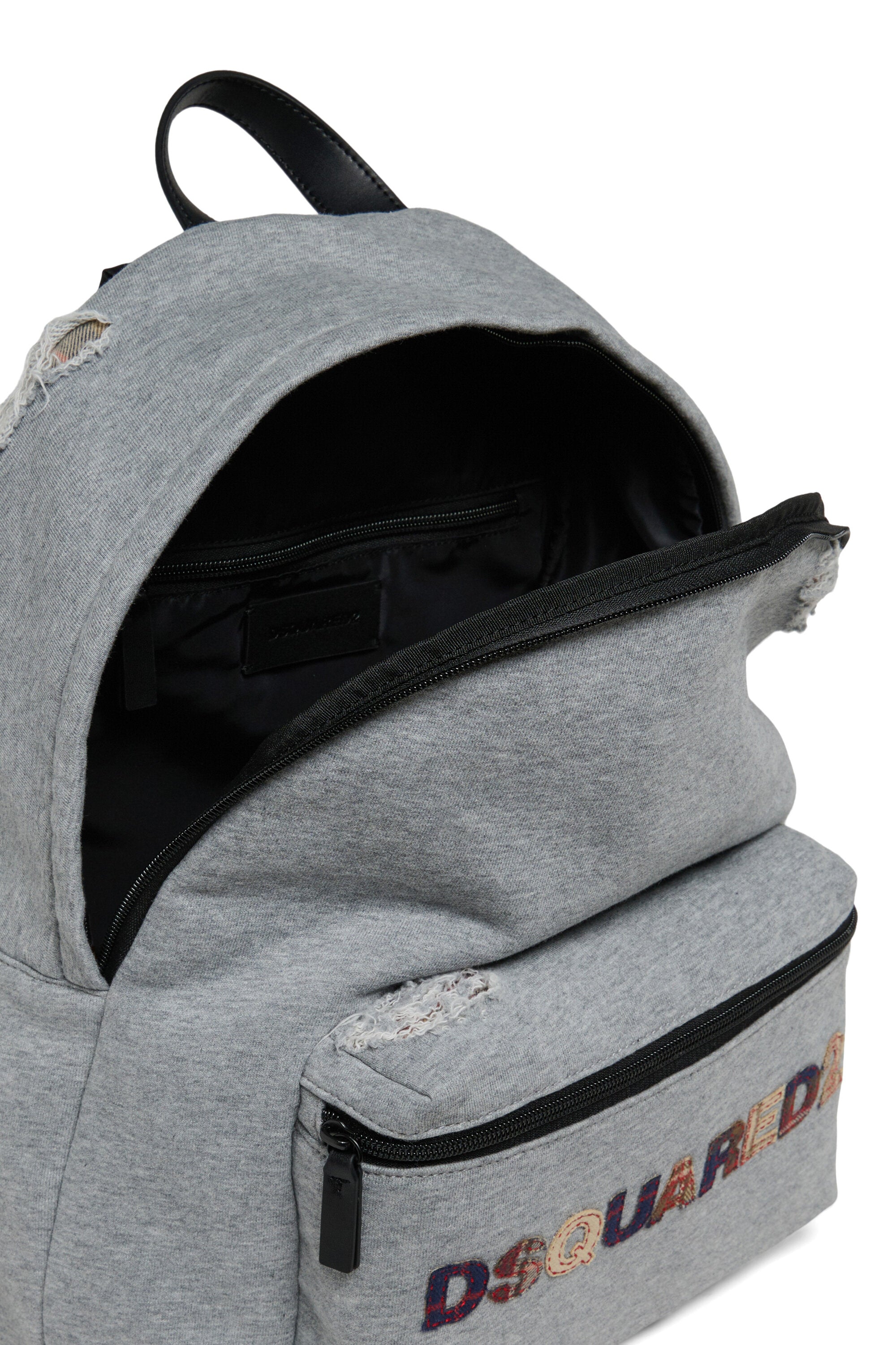 Mochila con logo en la parte delantera
