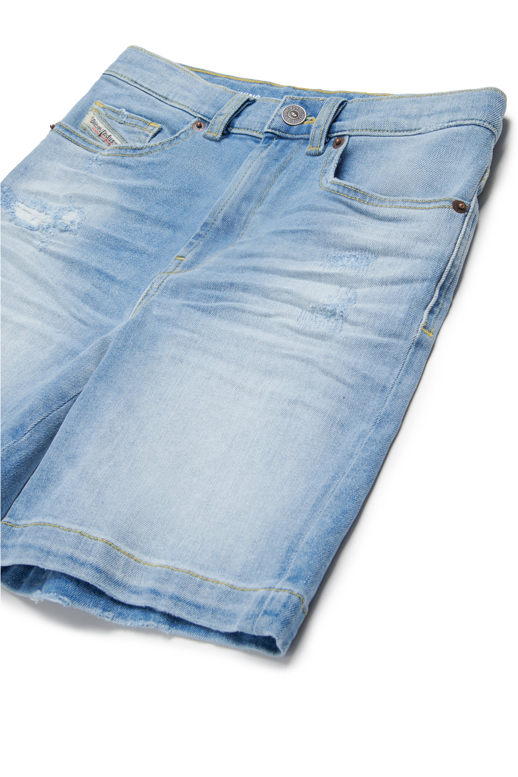 Pantalones cortos de denim claros con rozaduras