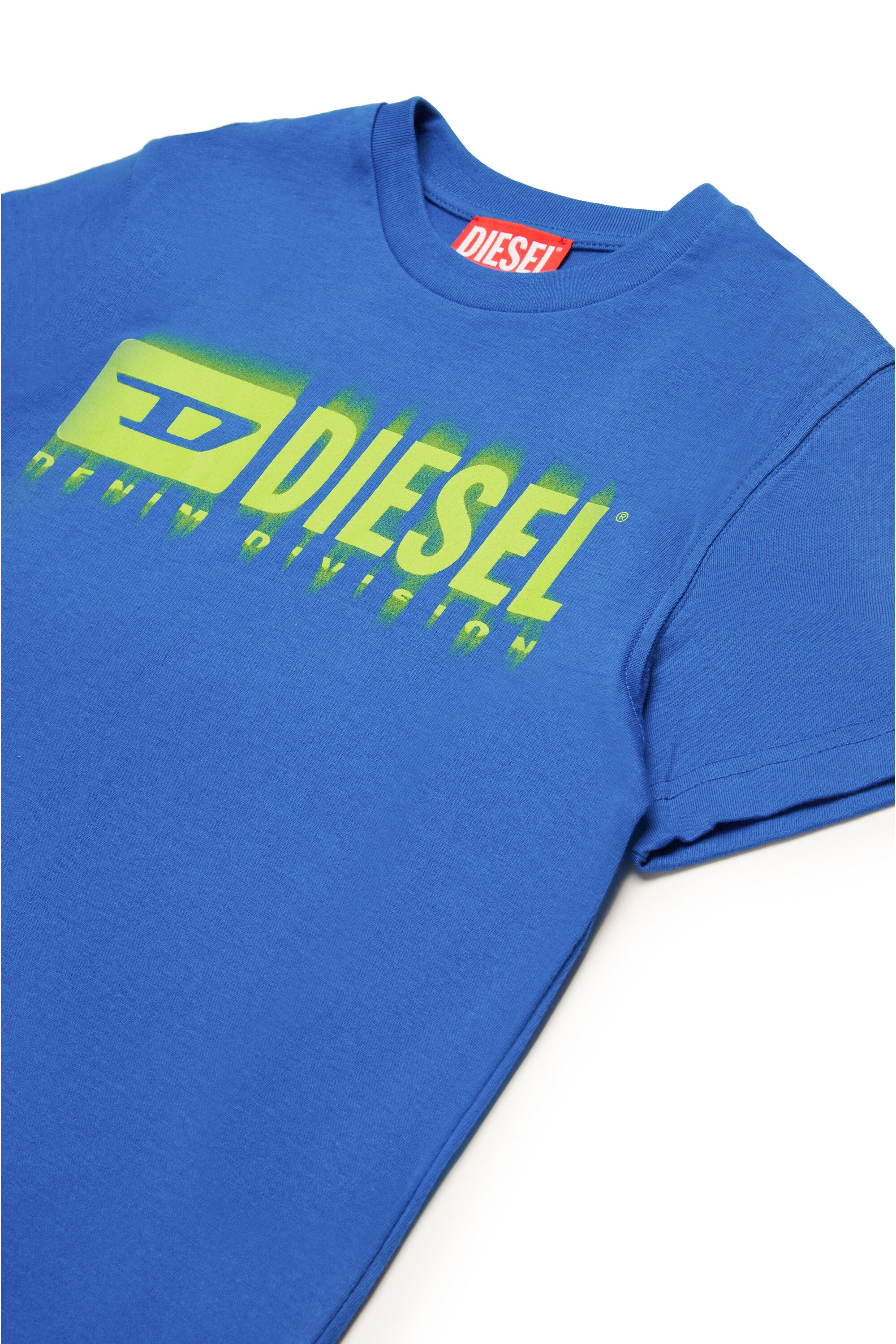 Camiseta con logo degradado