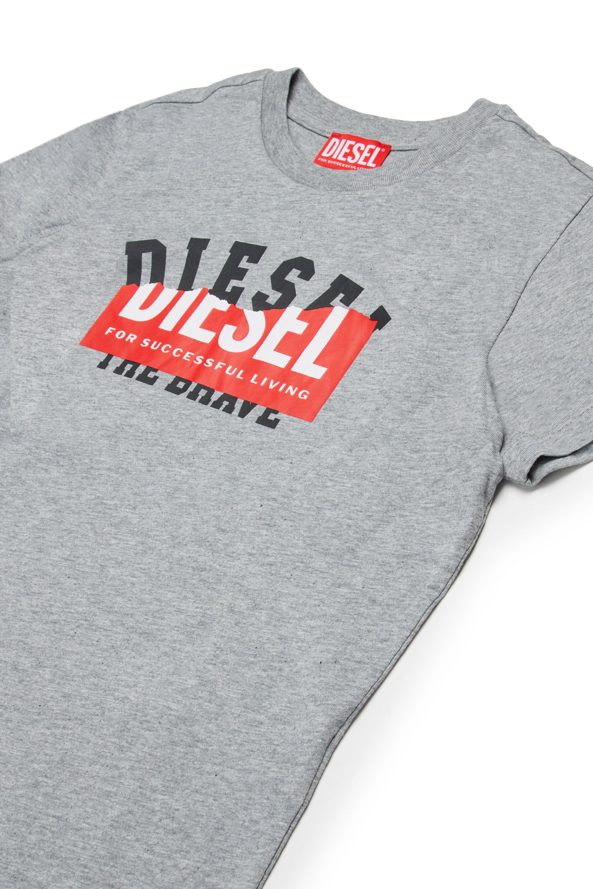 Camiseta con logo estampado superpuesto