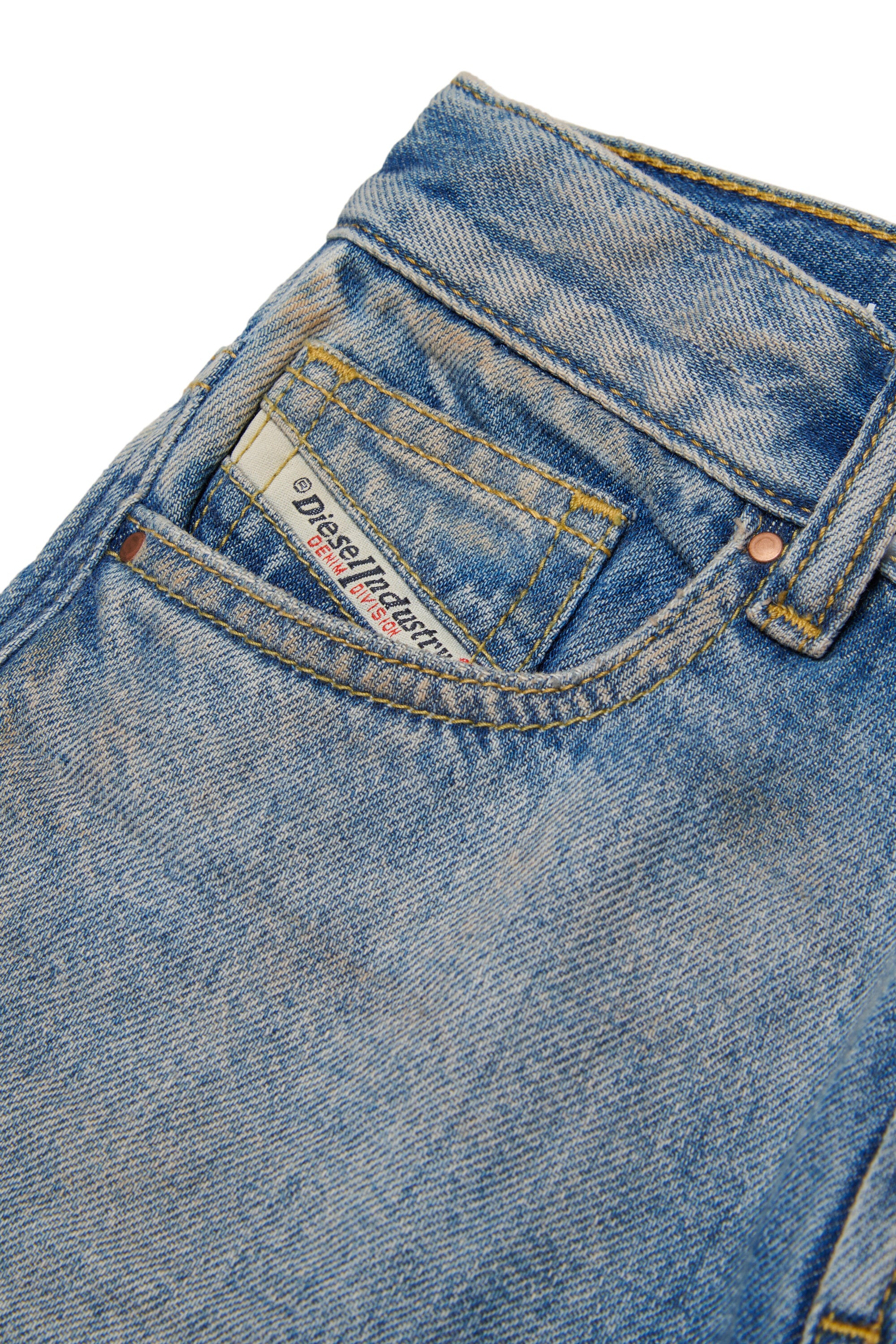 Relaxed fit jeans in light blue wash - D-Argjx