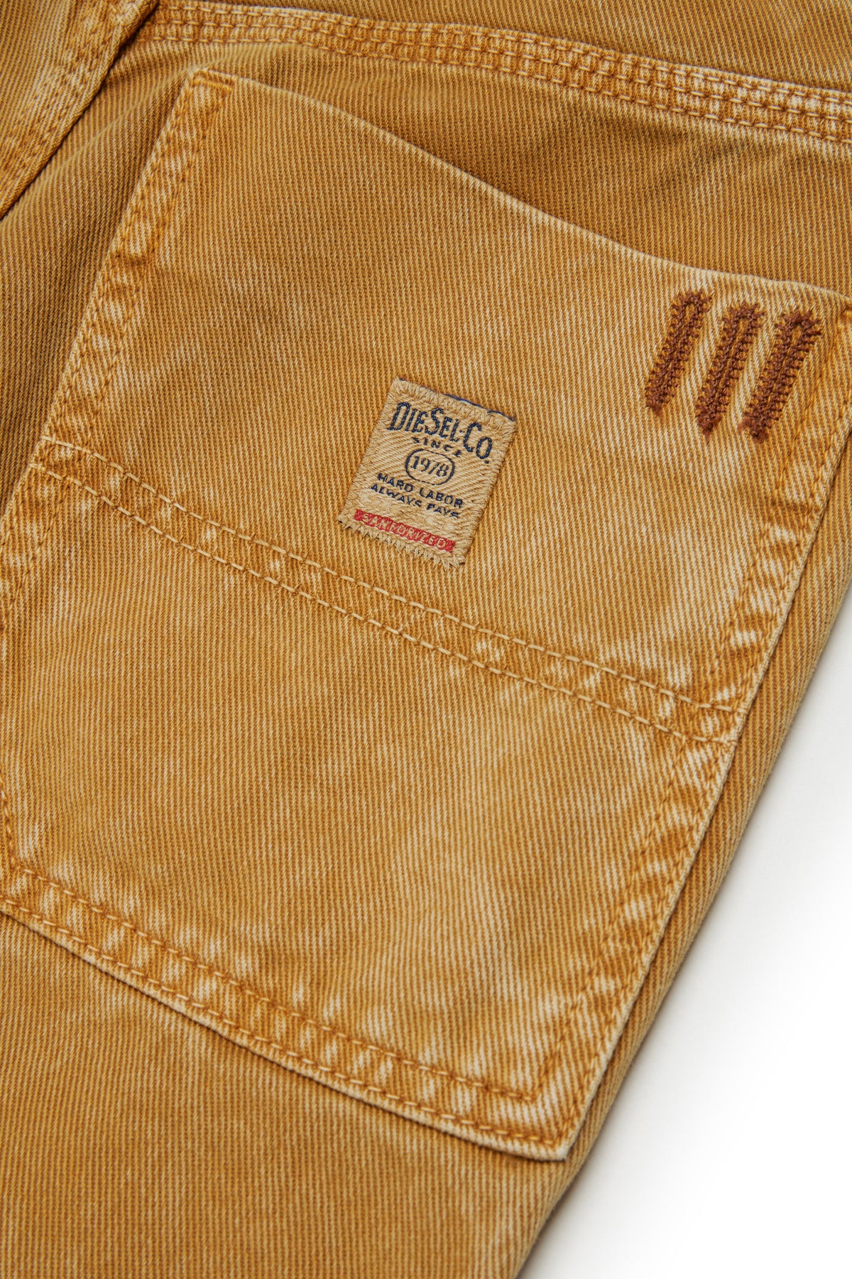 Jeans corte regular efecto lavado - D-Berr