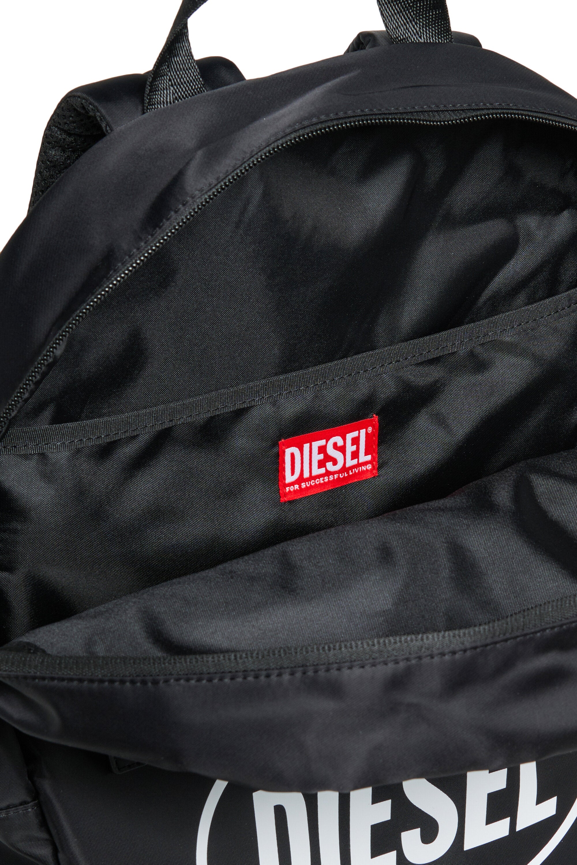 Mochila con marca Oval Diesel