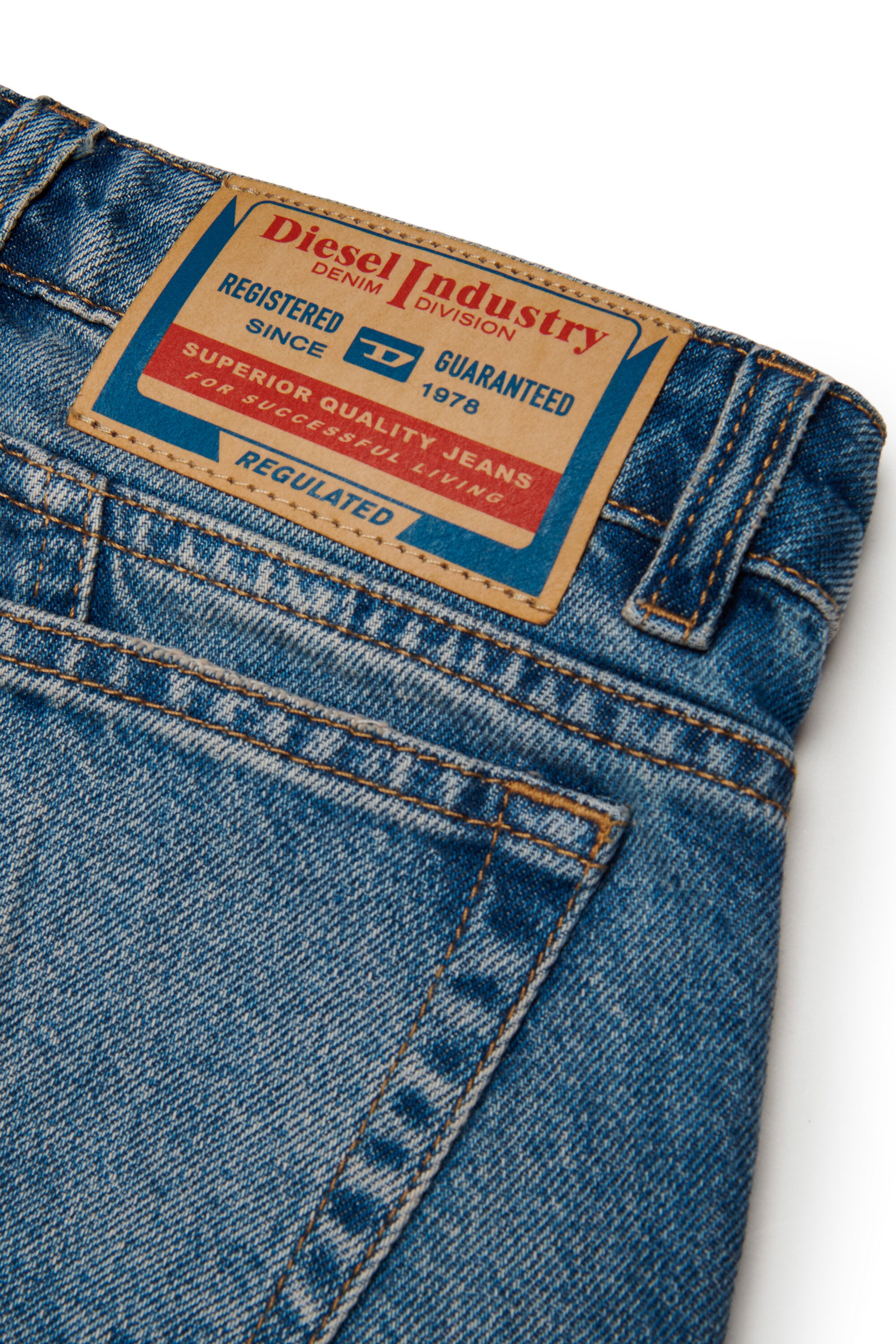 Flare fit jeans in medium blue wash - D-Pam