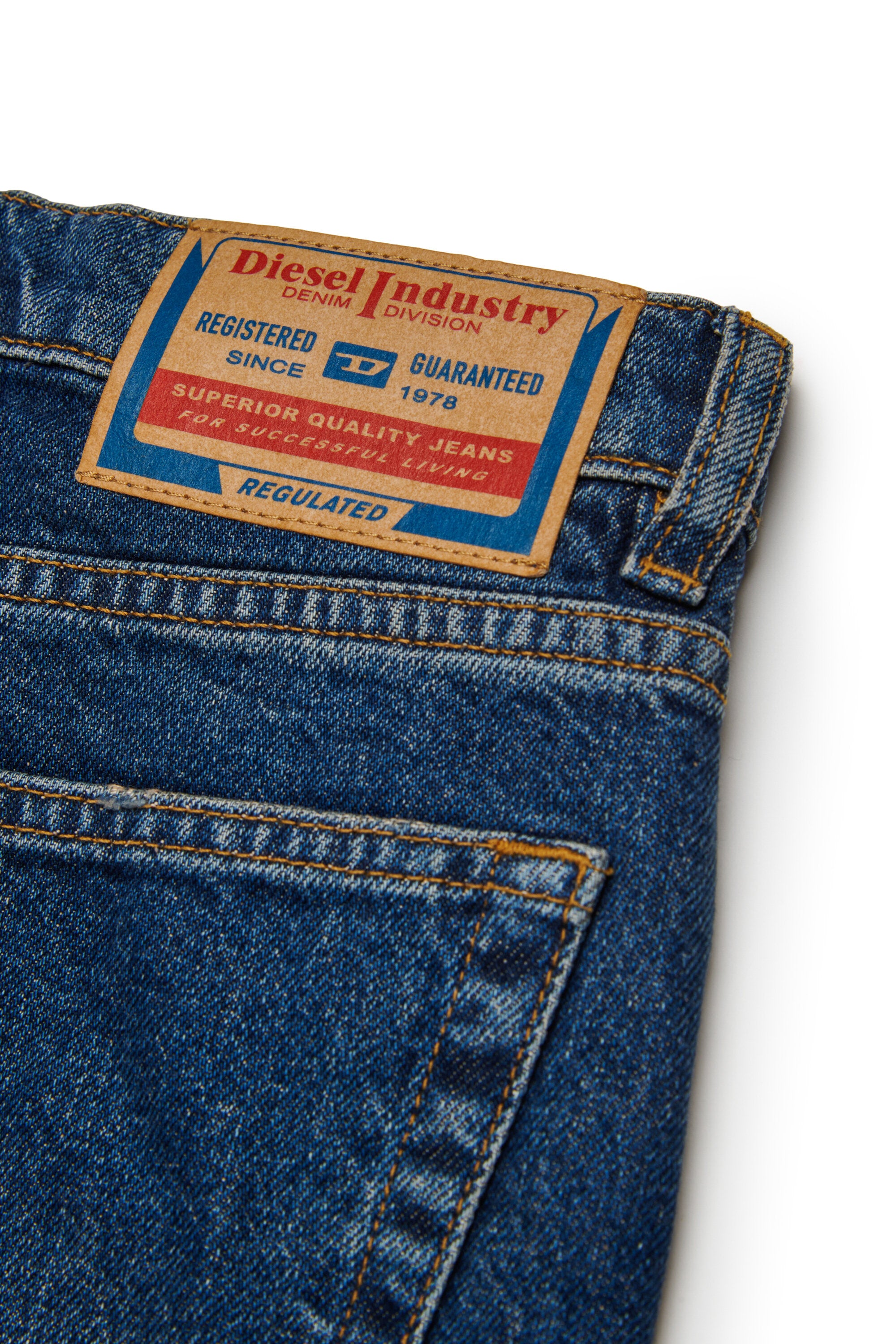 Pantalones cortos vaqueros azul oscuro con efecto sucio