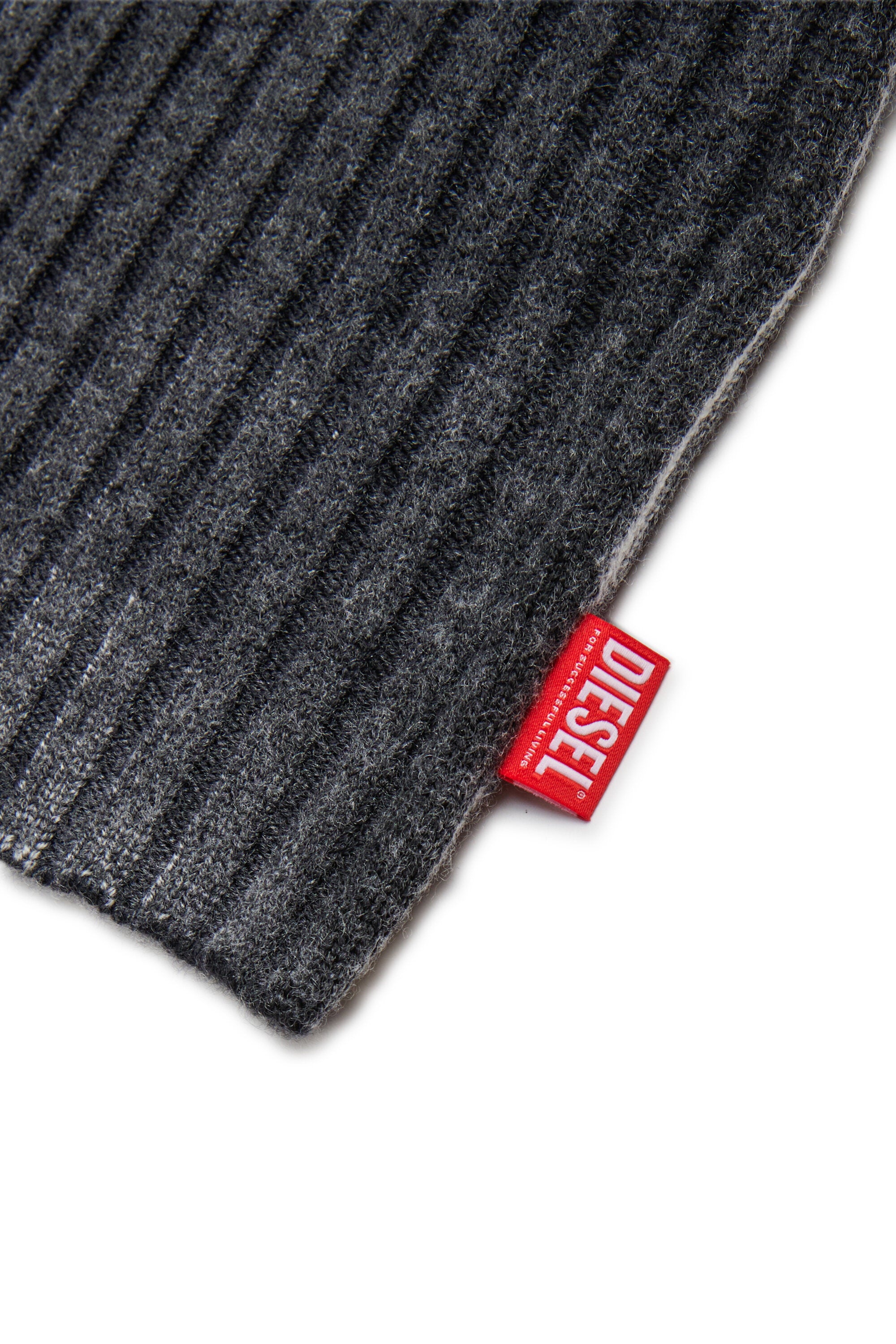 Falda corta de punto canalé con cremallera