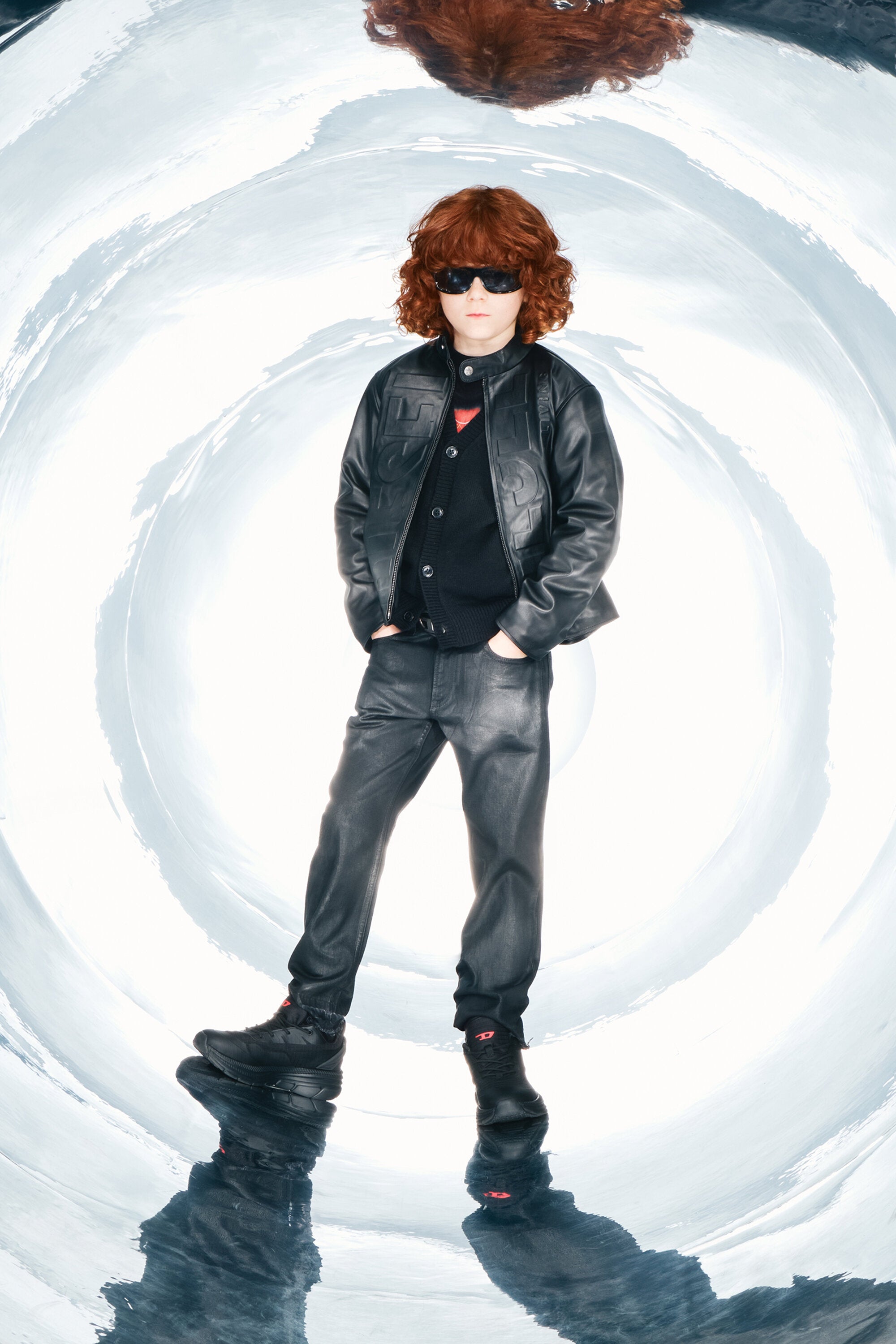 Modelo biker de tejido revestido con logotipo maxi