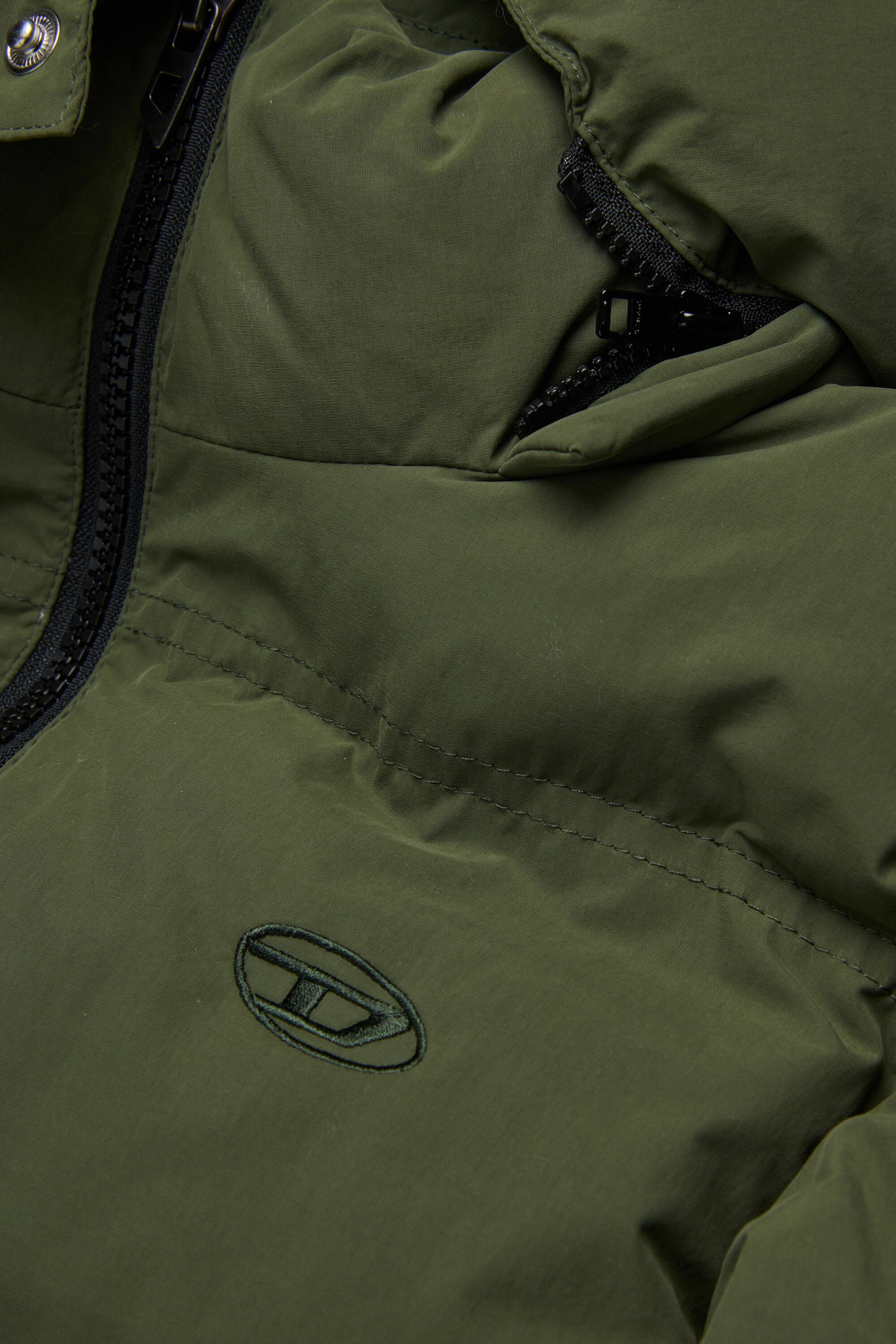 Short hooded padded jacket