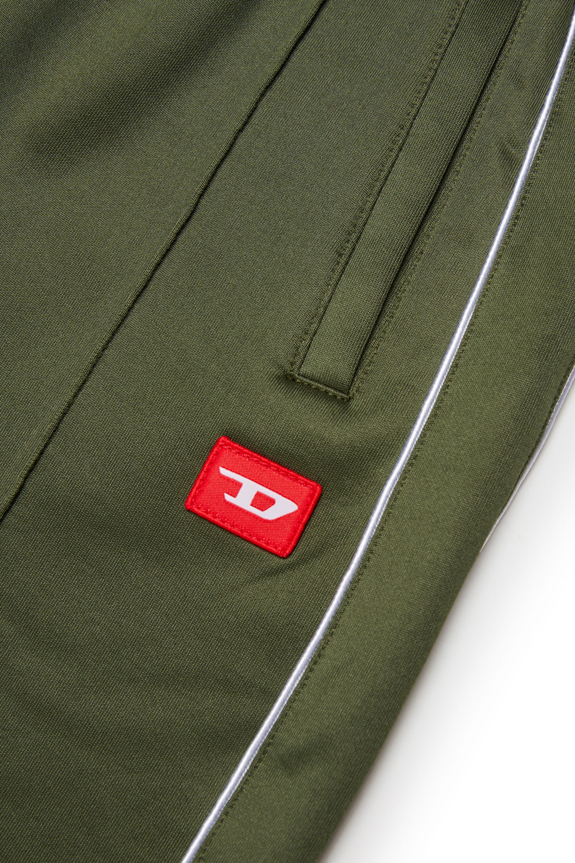 Pantalones globo de triacetato con parche D rojo