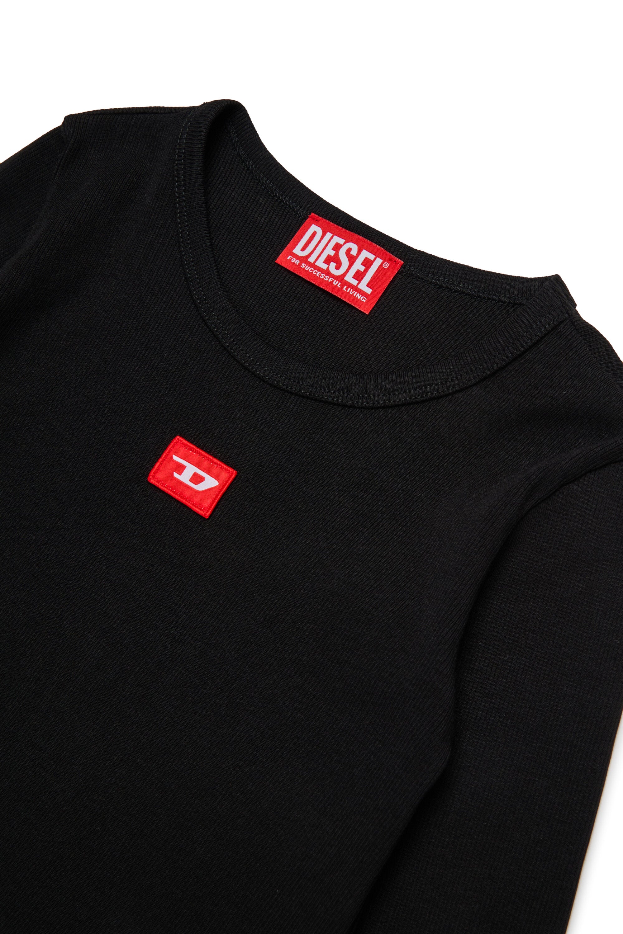 Camiseta de punto elástico con parche D rojo