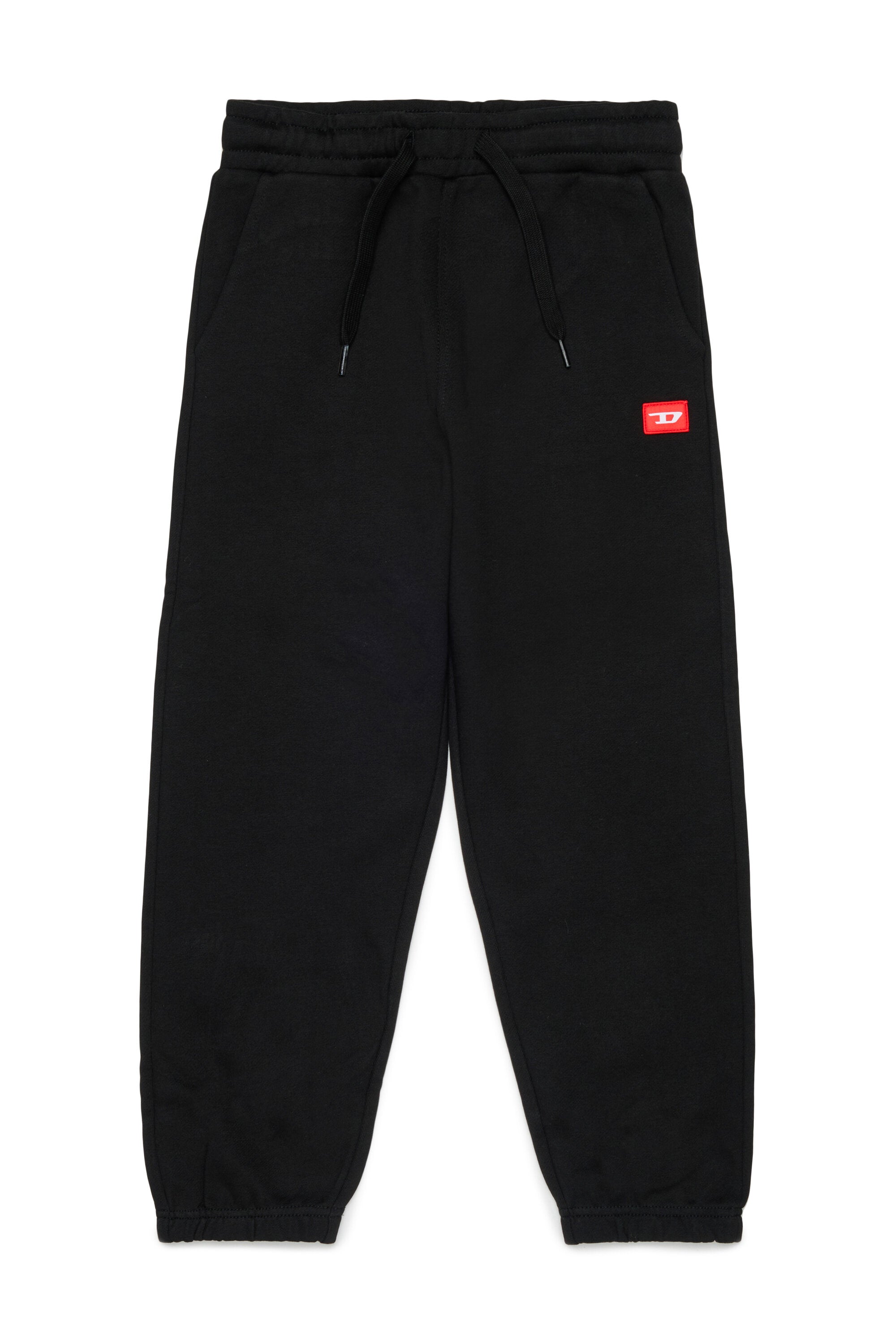 Pantalones deportivos con parche D rojo
