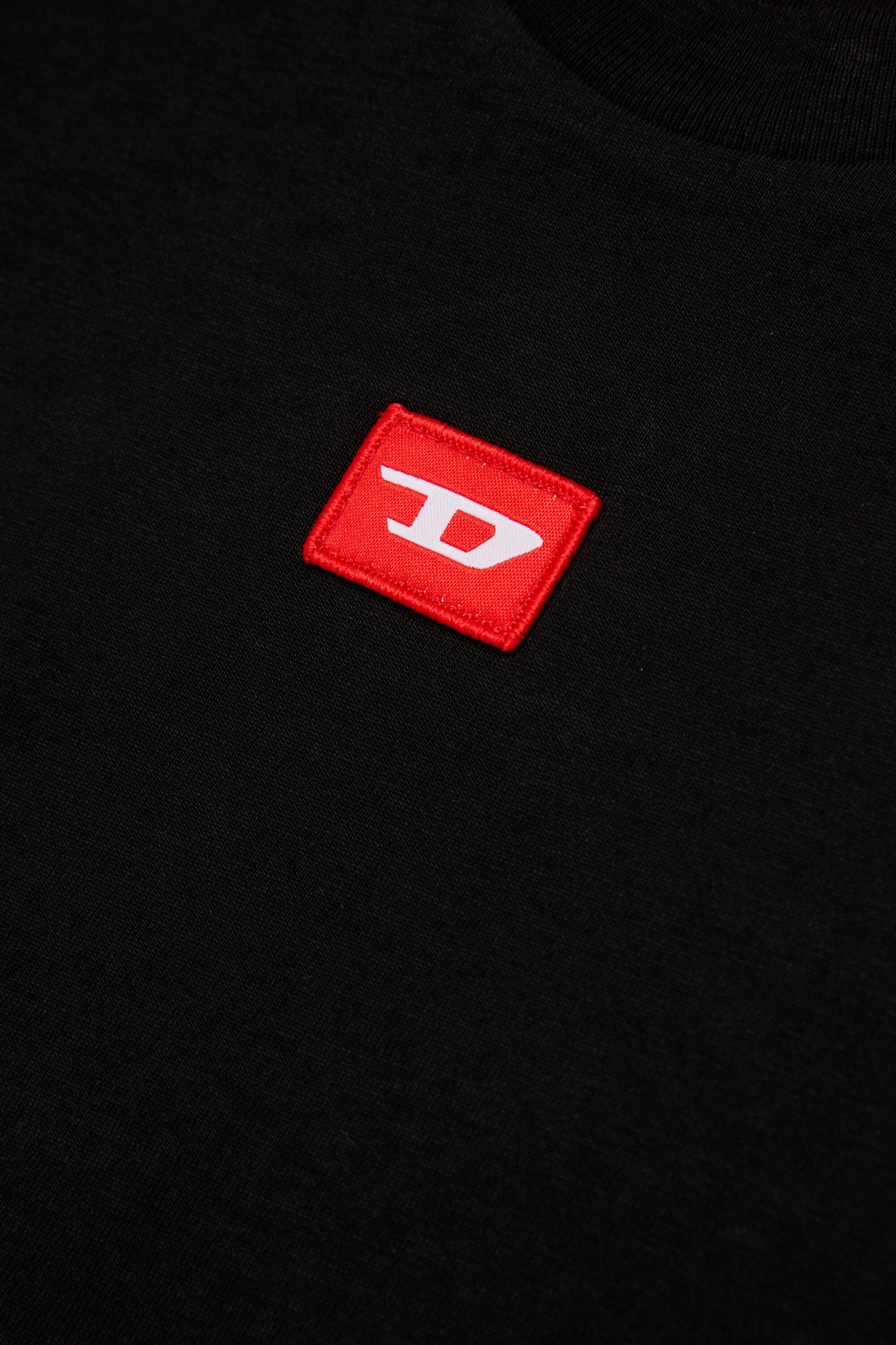 Camiseta de jersey con parche D rojo