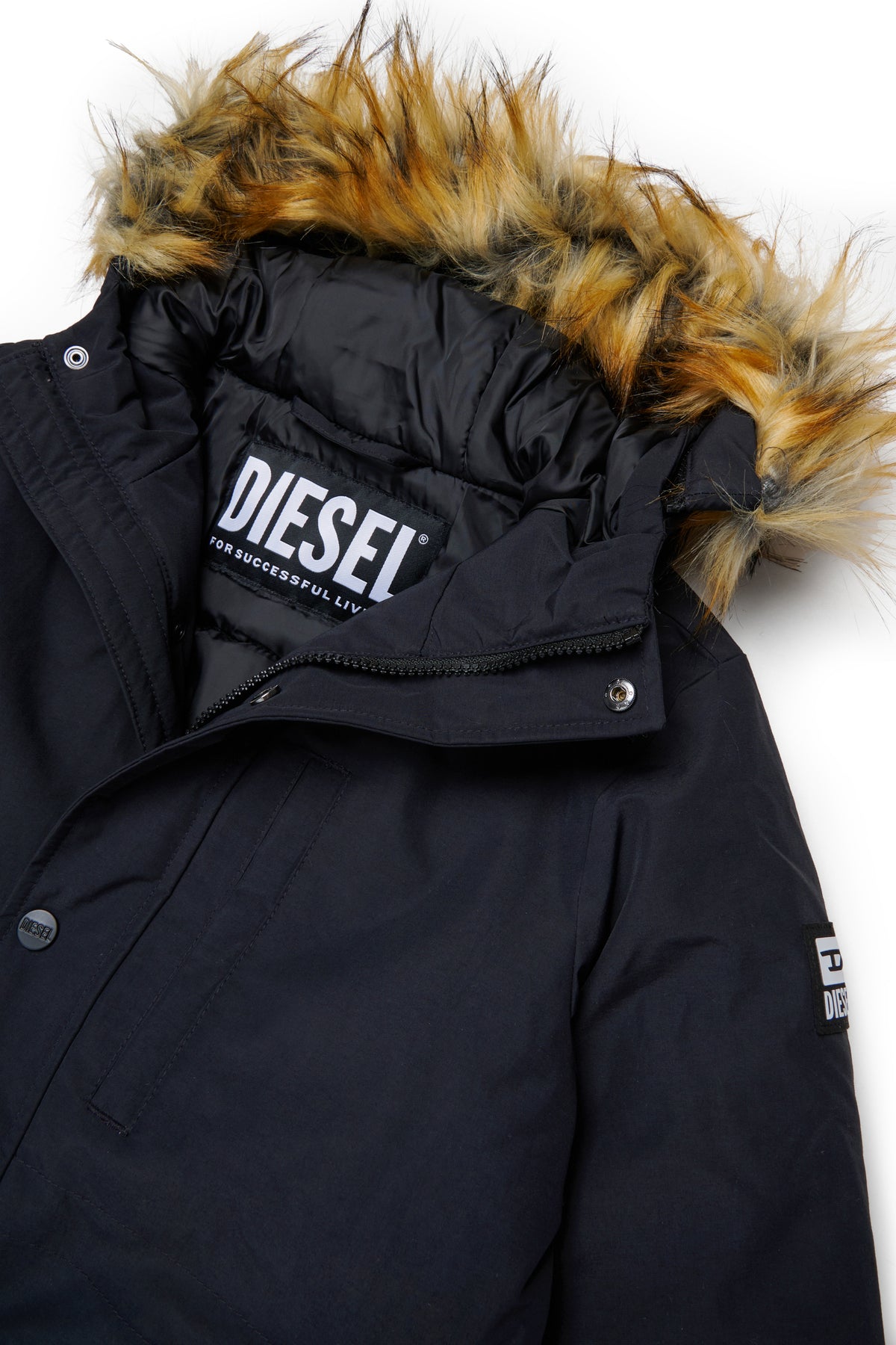 Chaqueta acolchada con capucha de piel sintética