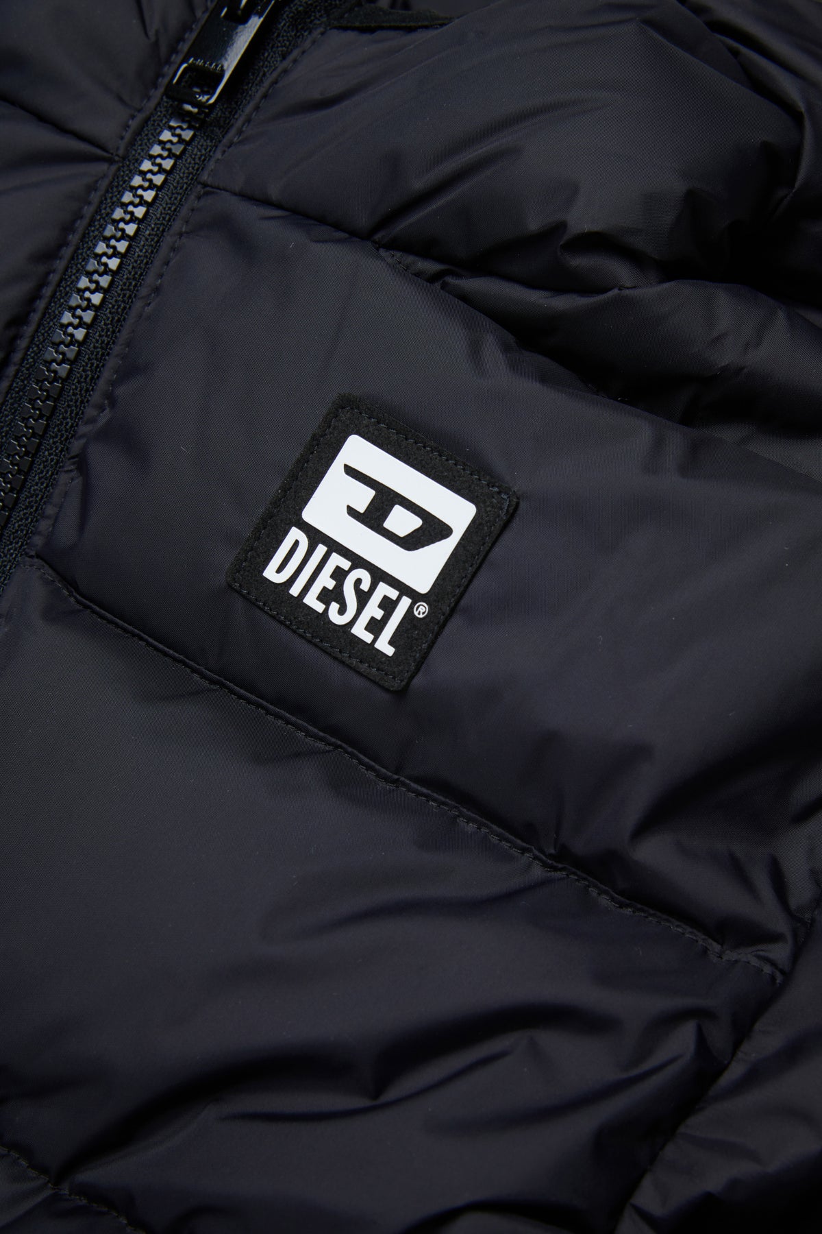 Chaqueta acolchada con logotipo