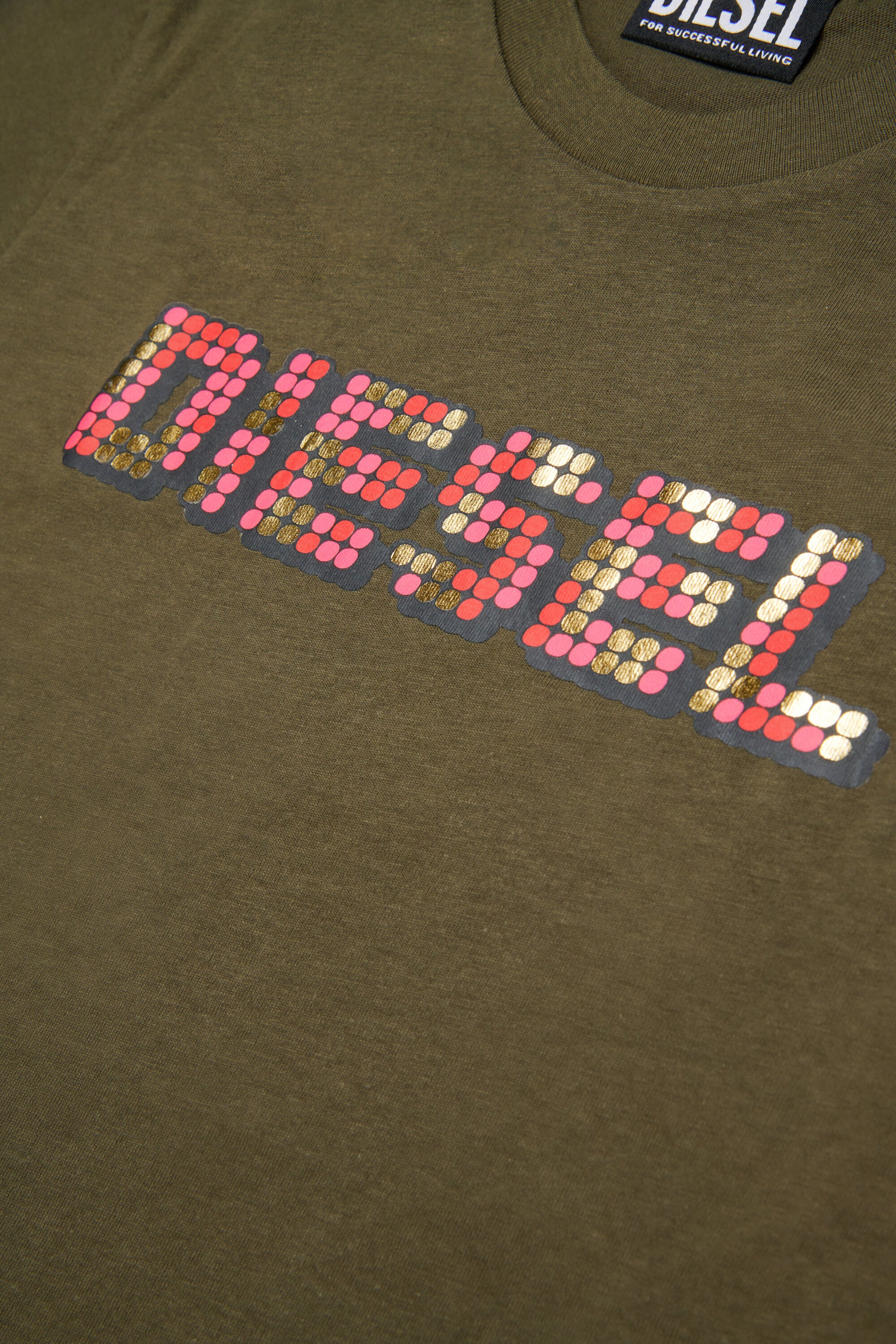 Camiseta con logotipo multicolor