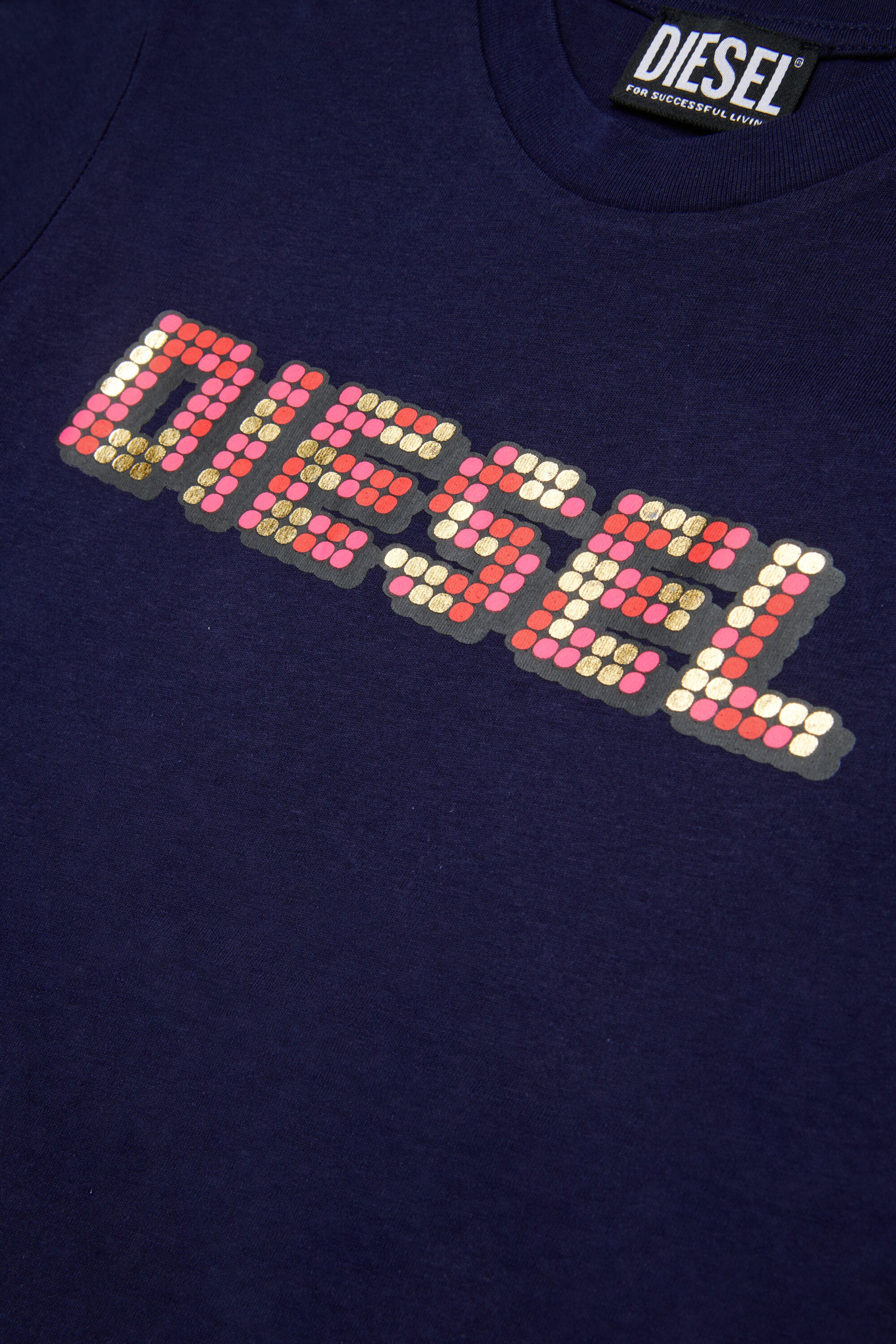 Camiseta con logotipo multicolor