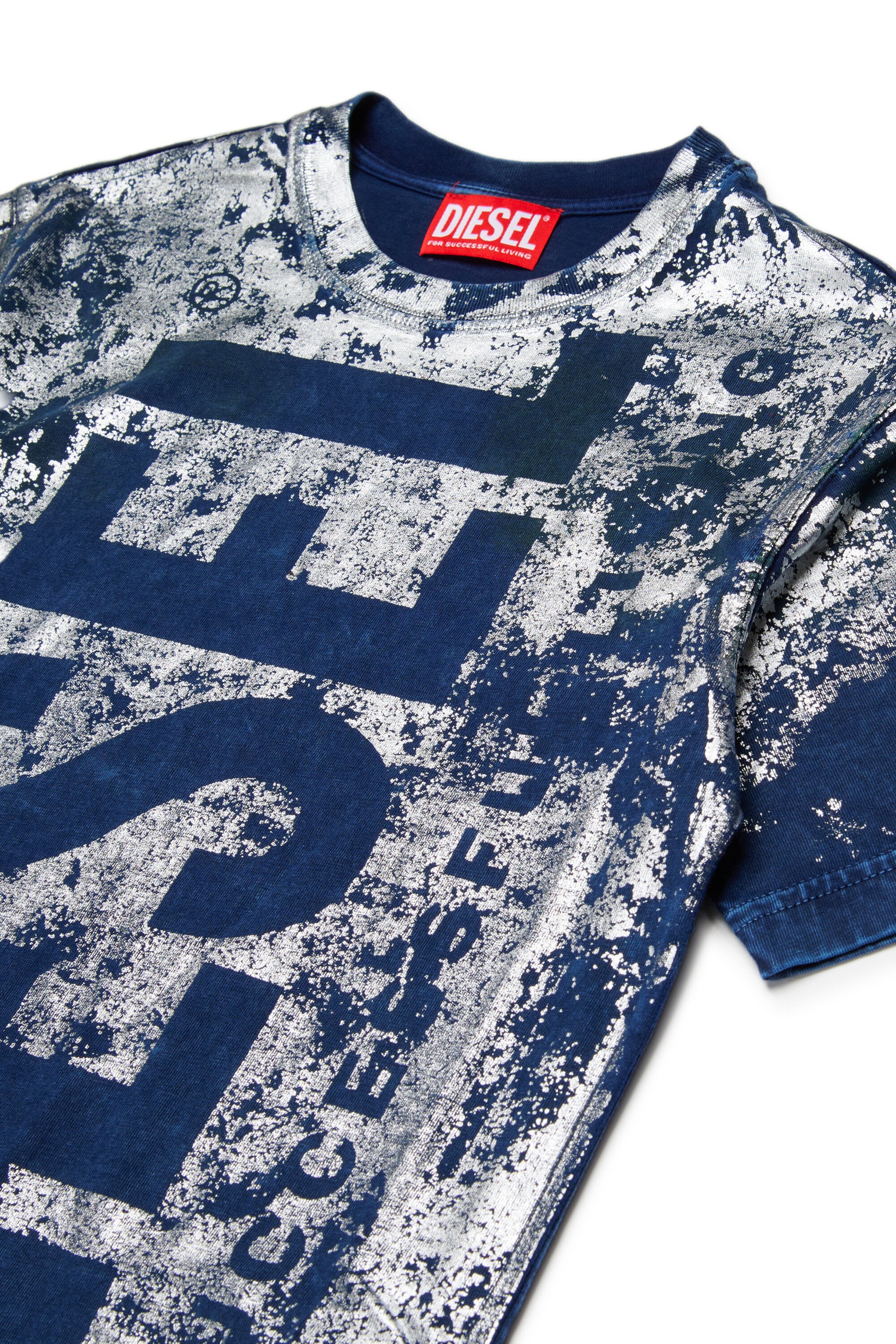 Camiseta con logo en la parte delantera