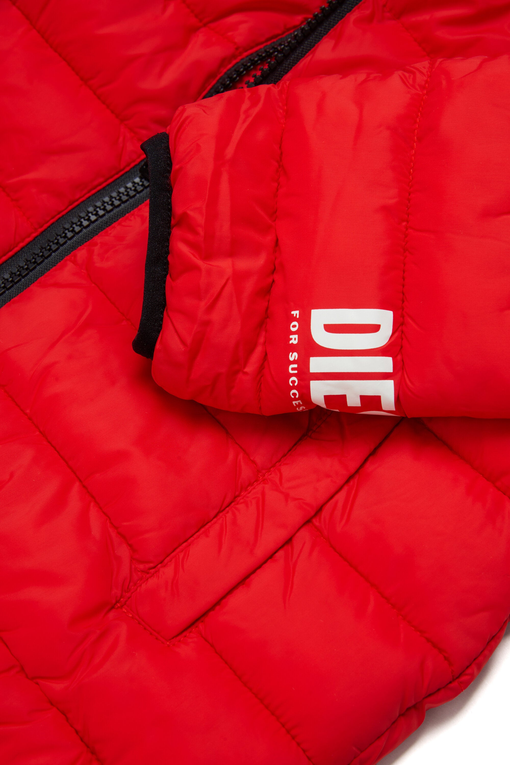 Chaqueta acolchada con logo estampado