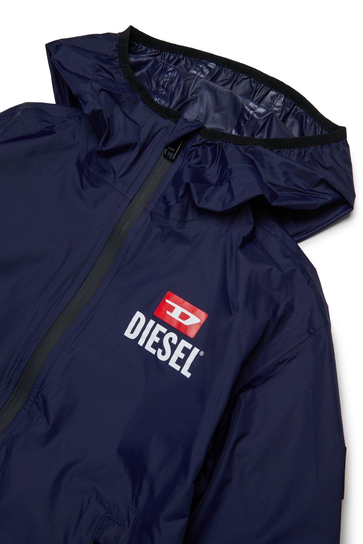 Chaqueta cortavientos con logo estampado