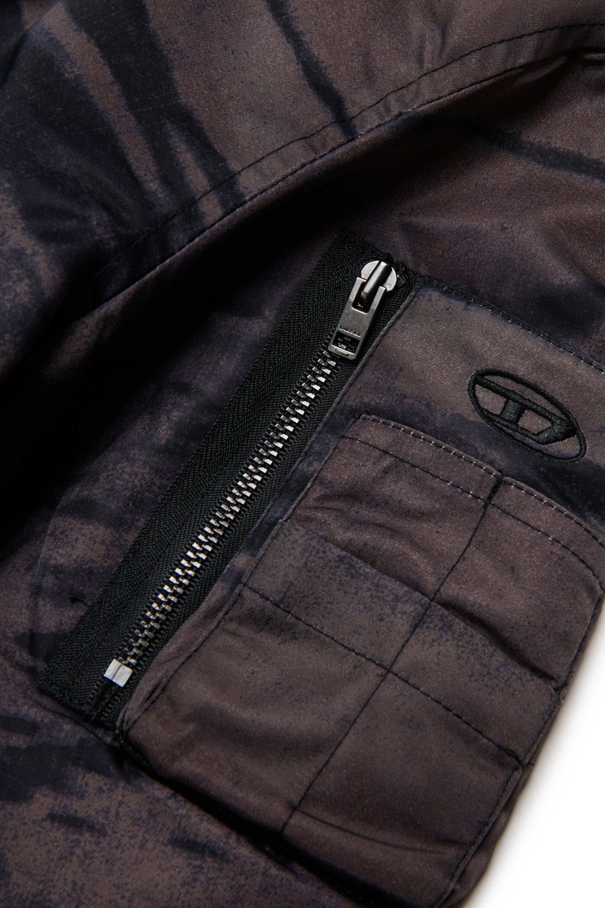Cazadora bomber con logo