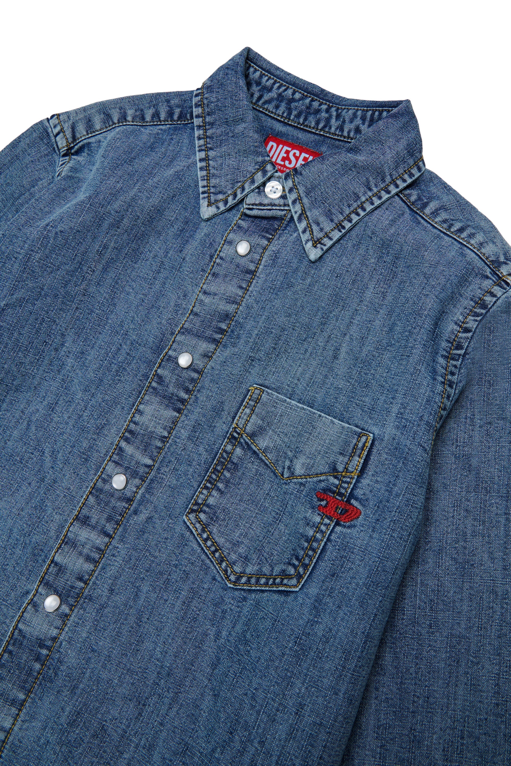 Camisa vaquera con logo