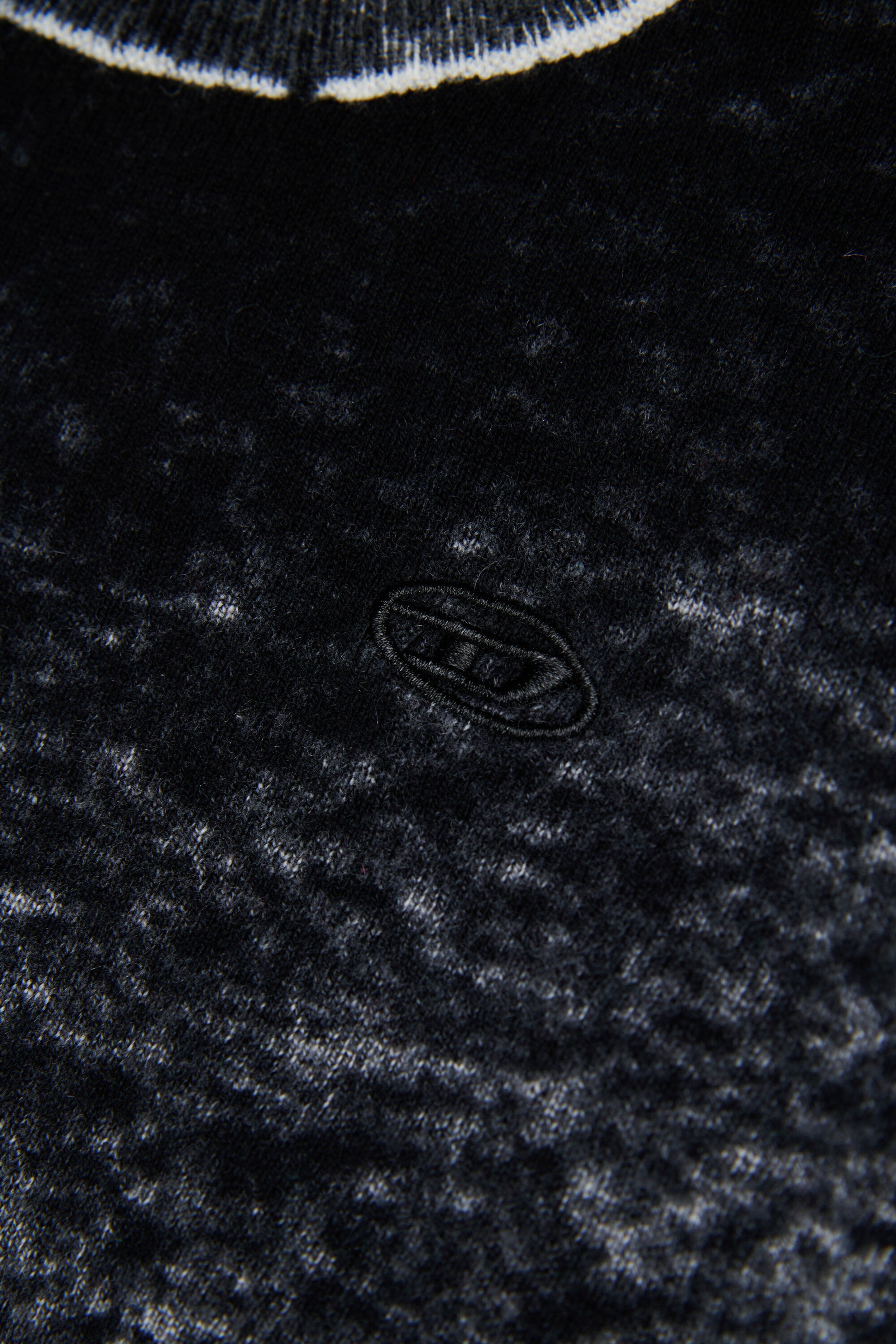 Crew-neck pullover with logo