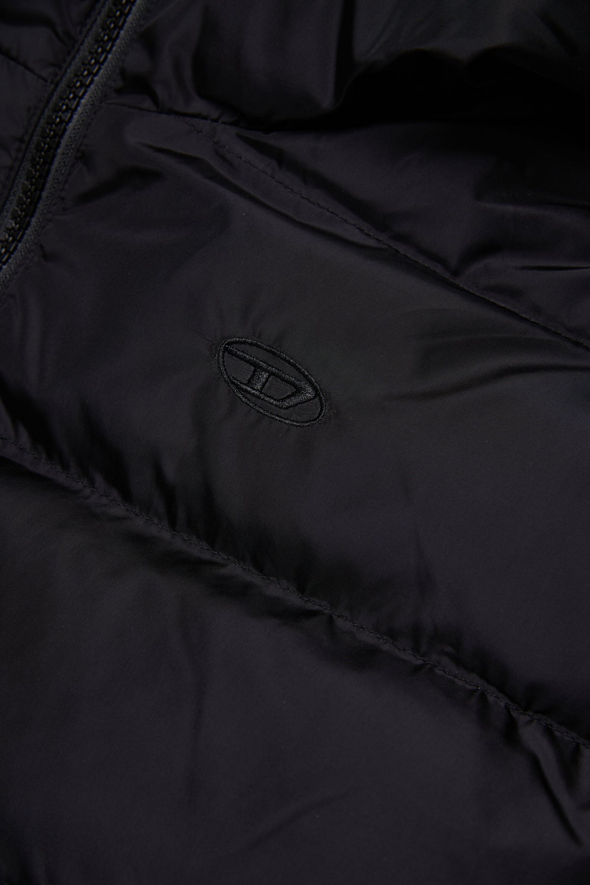 Padded jacket with printed logo