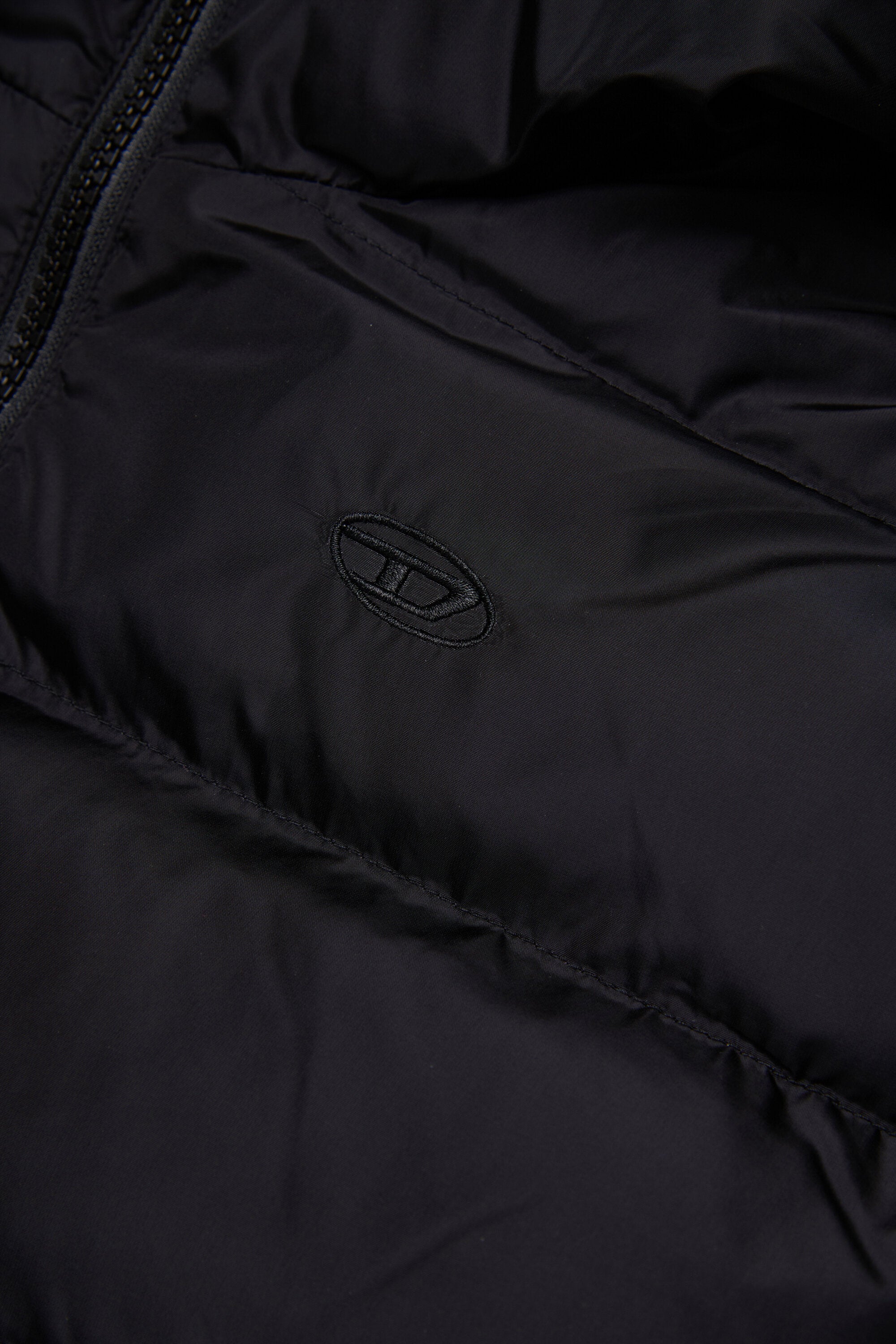Chaqueta acolchada con logo estampado