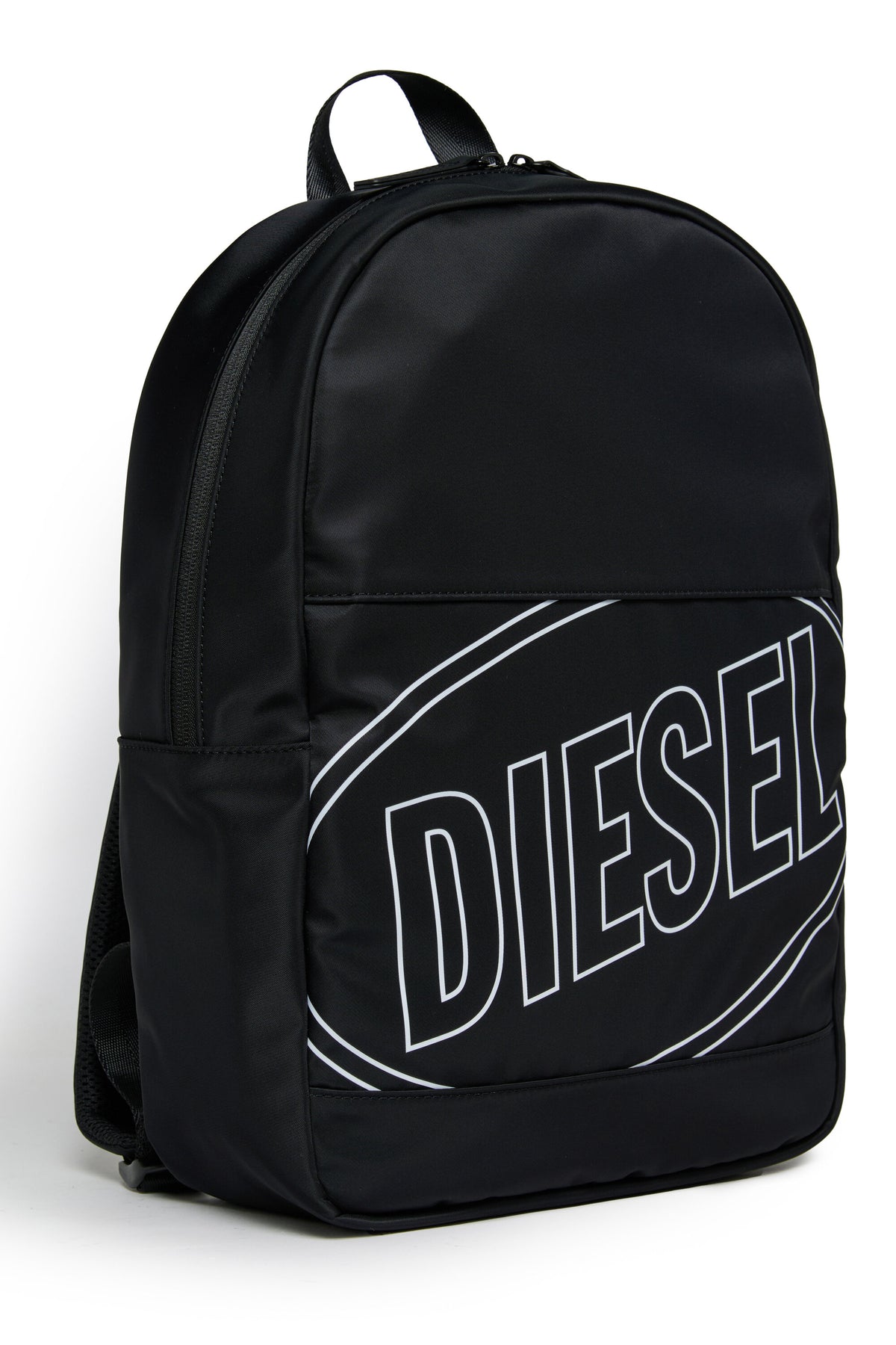 Mochila con logo en la parte frontal