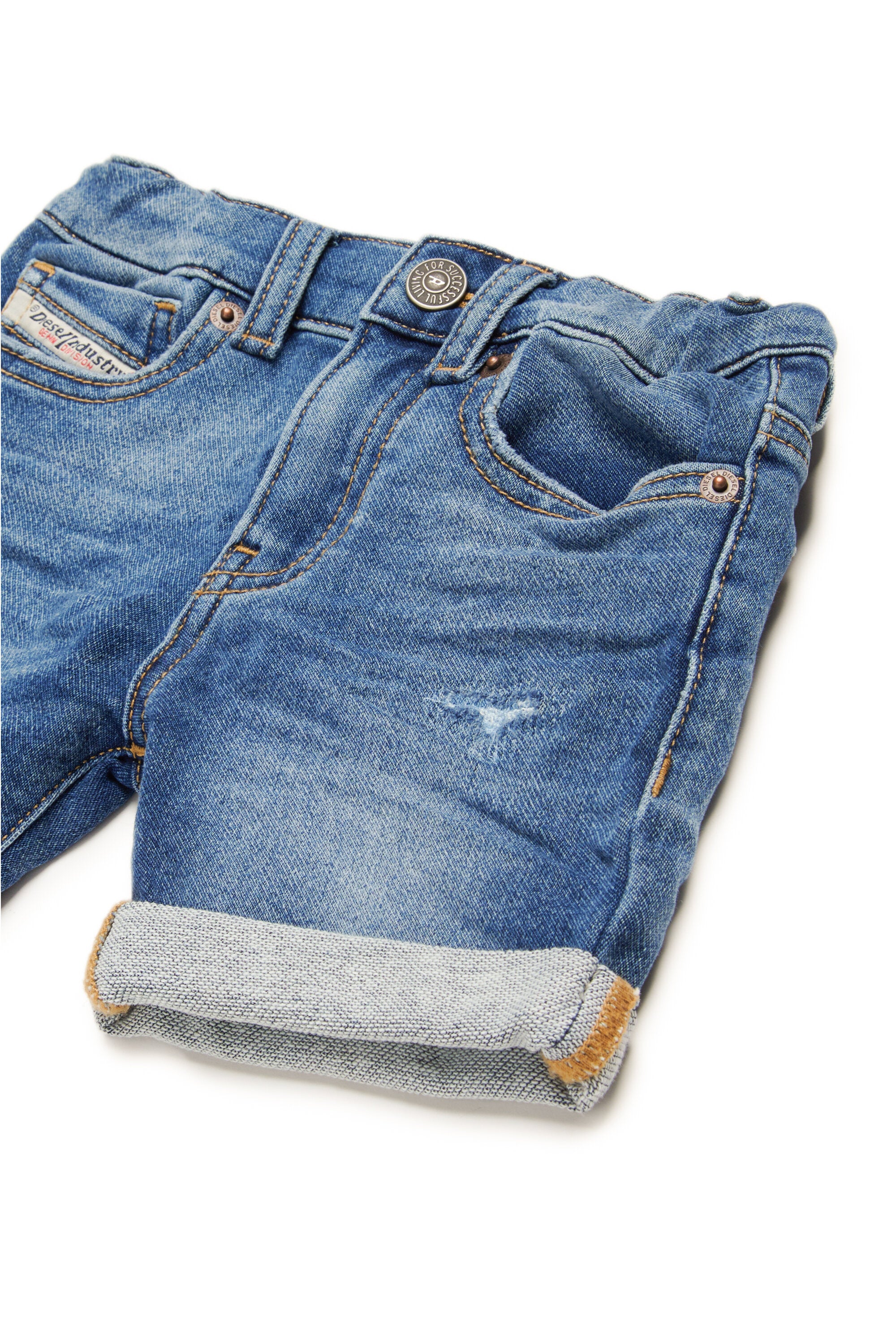 Mid-blue JoggJeans® shorts with breaks