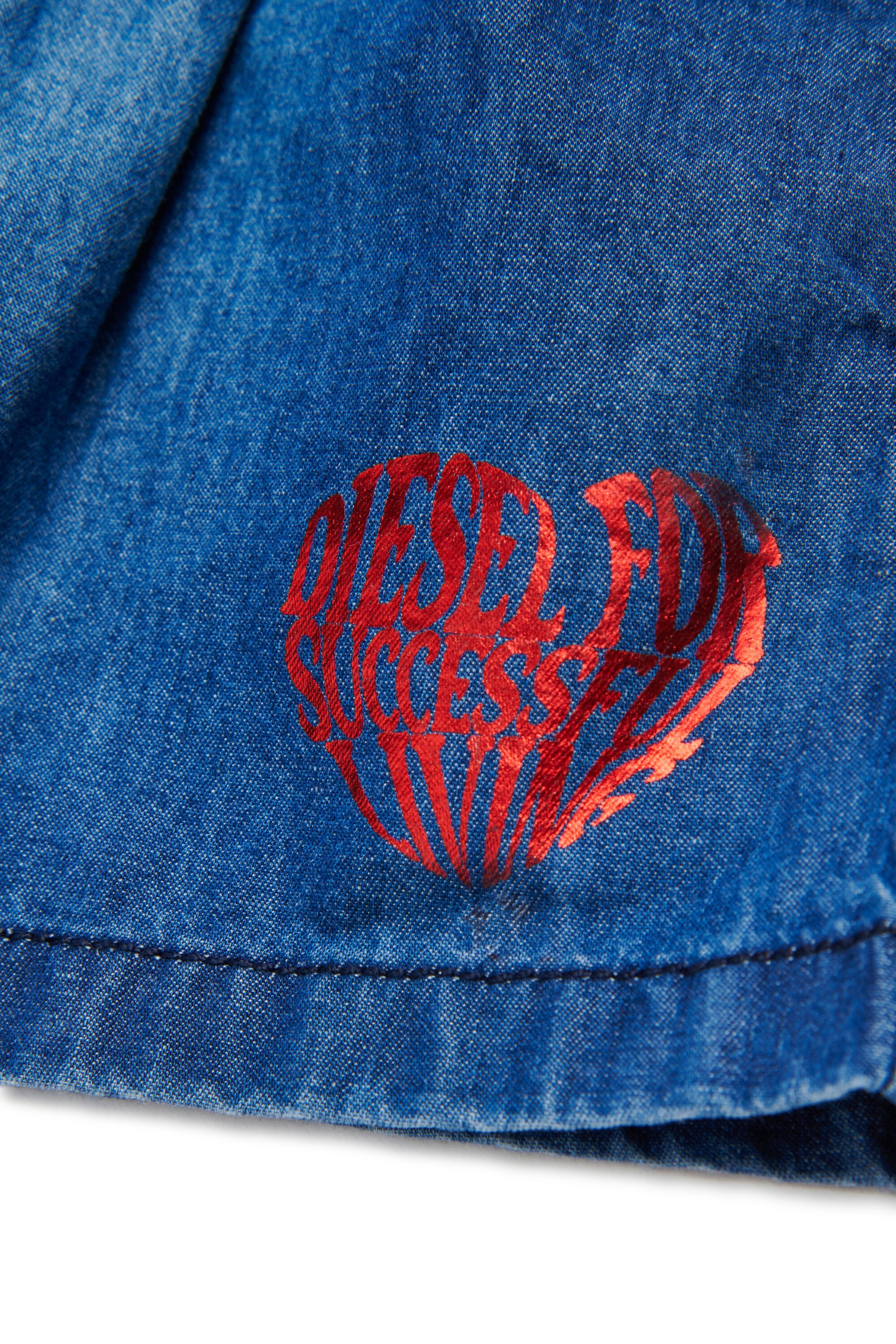 Shorts vaqueros con logo estampado