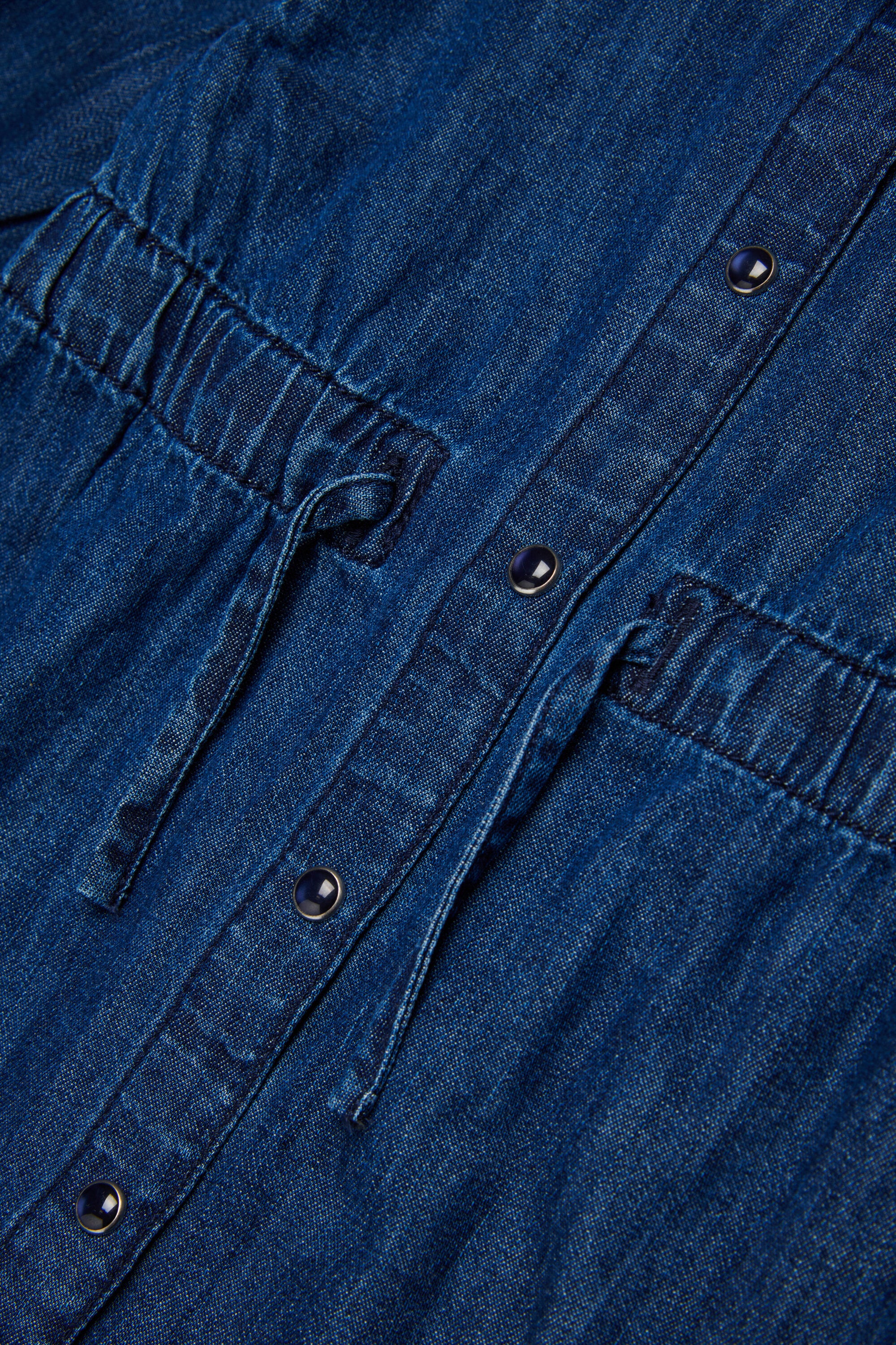 Vestido vaquero ligero con cordón