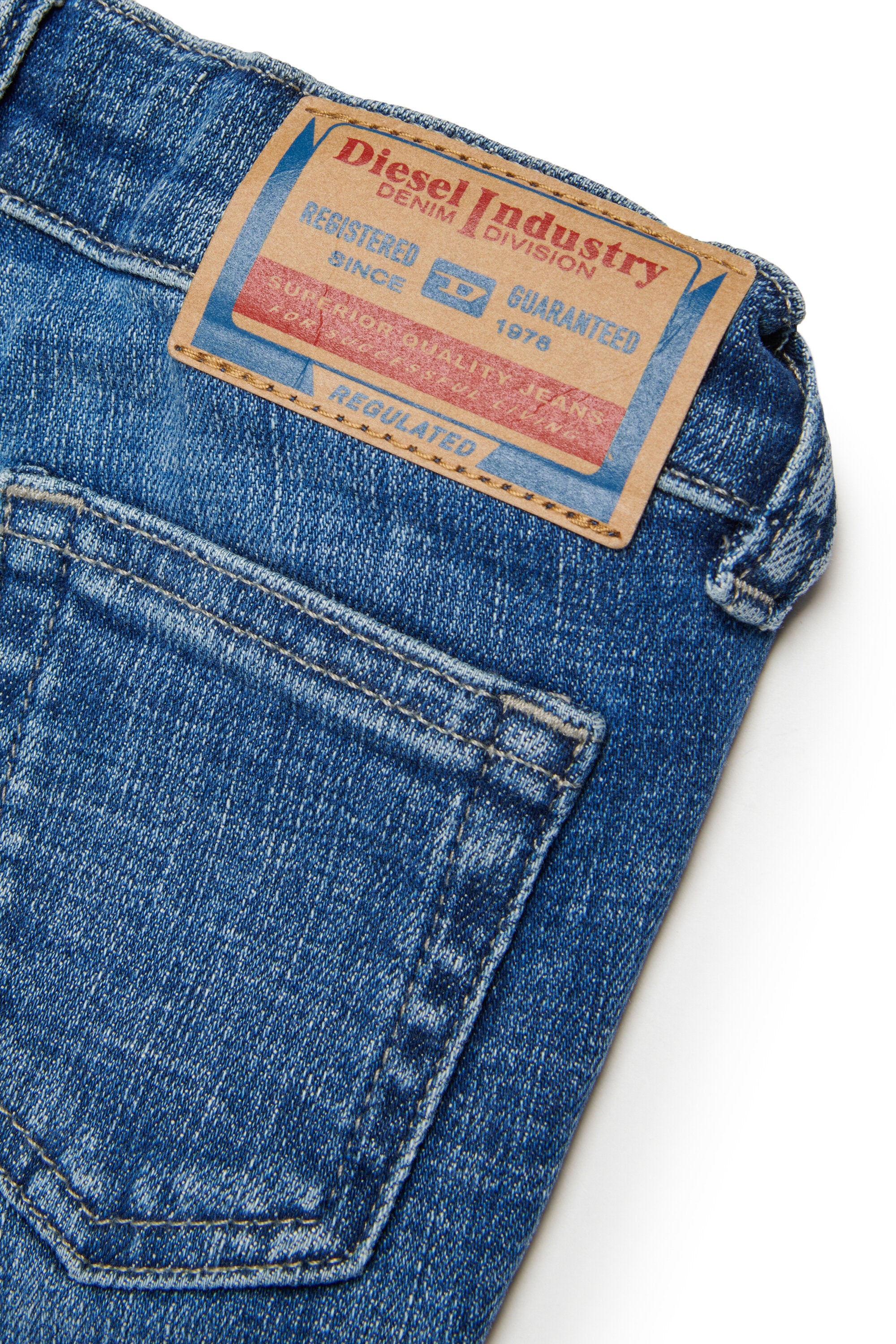 Bootcut fit jeans in medium blue wash - D-Heki