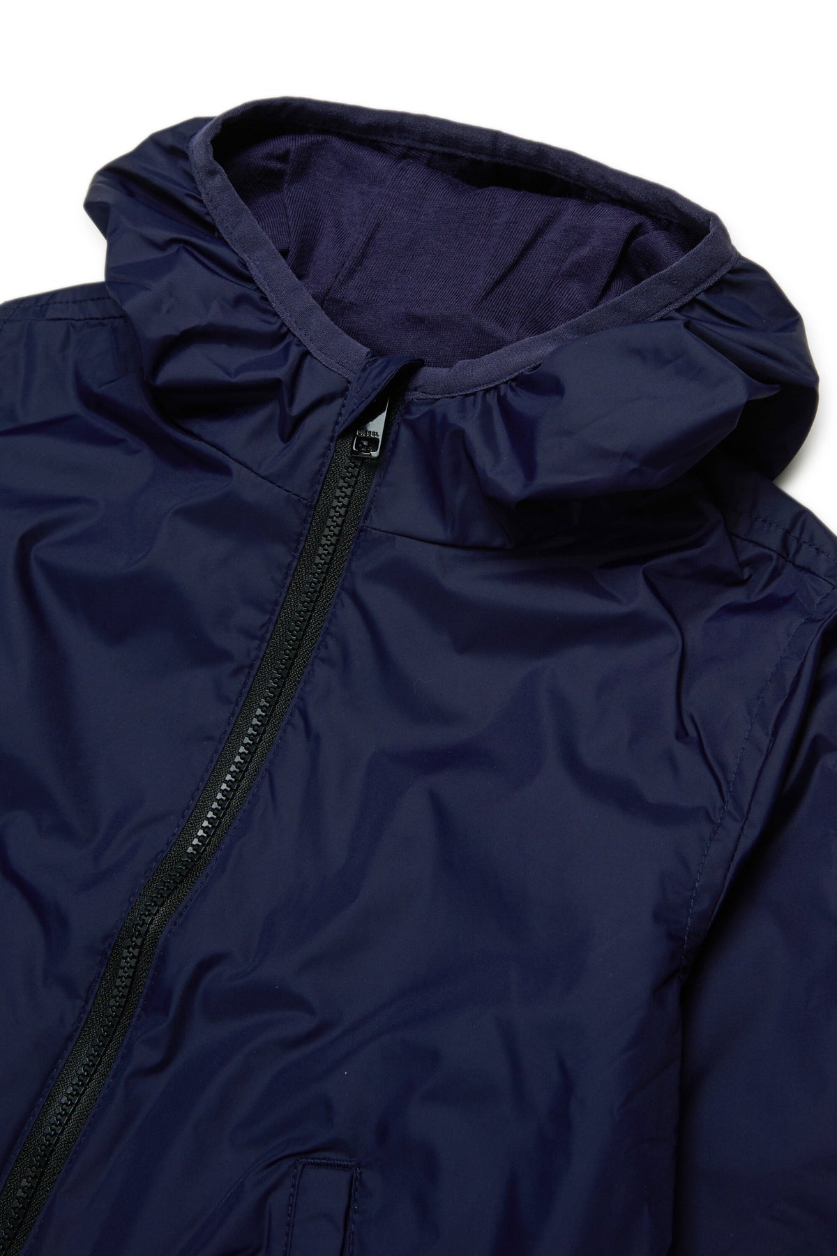 Chaqueta cortavientos con logo estampado